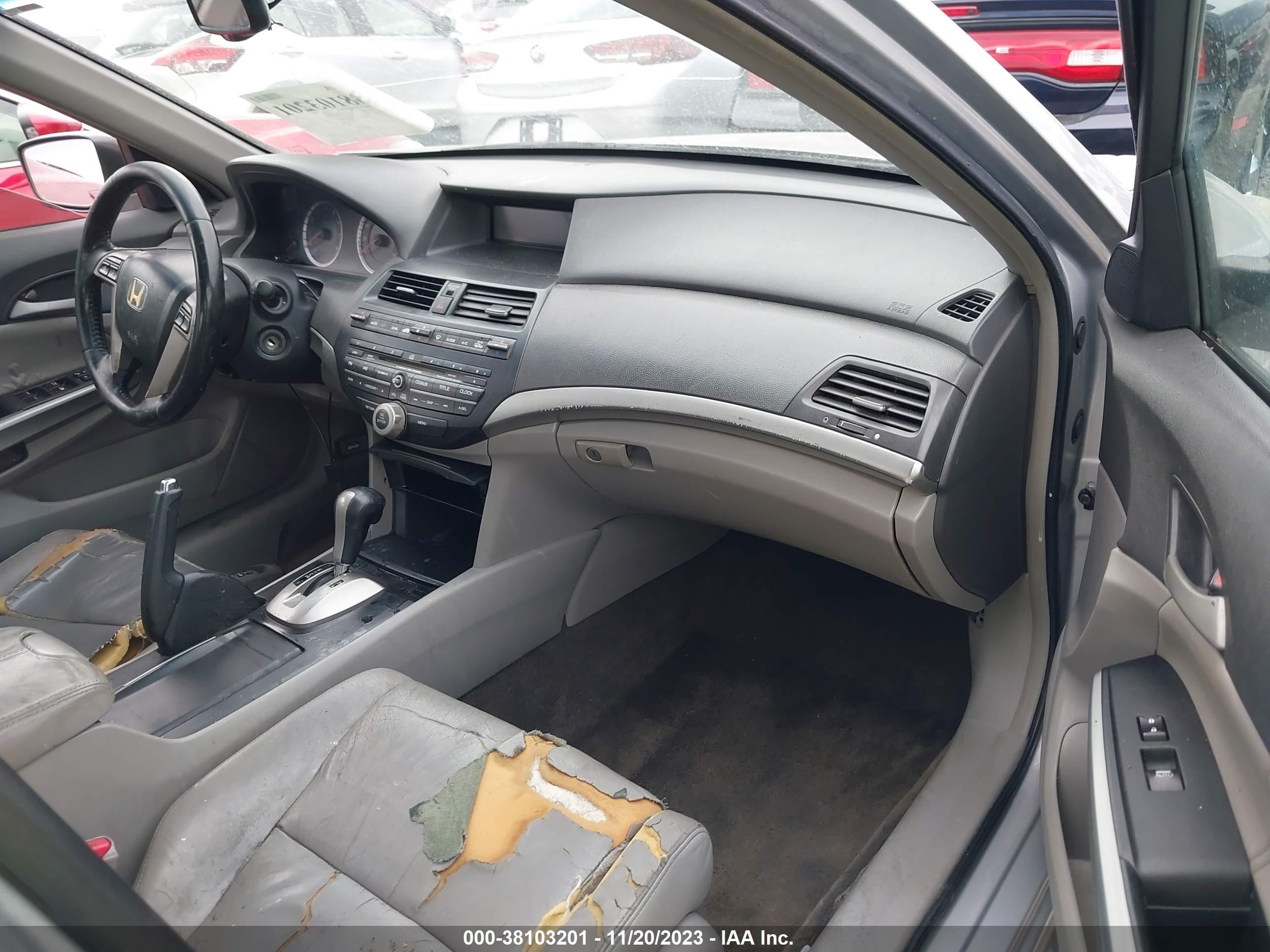 Photo 4 VIN: 1HGCP26849A119907 - HONDA ACCORD 