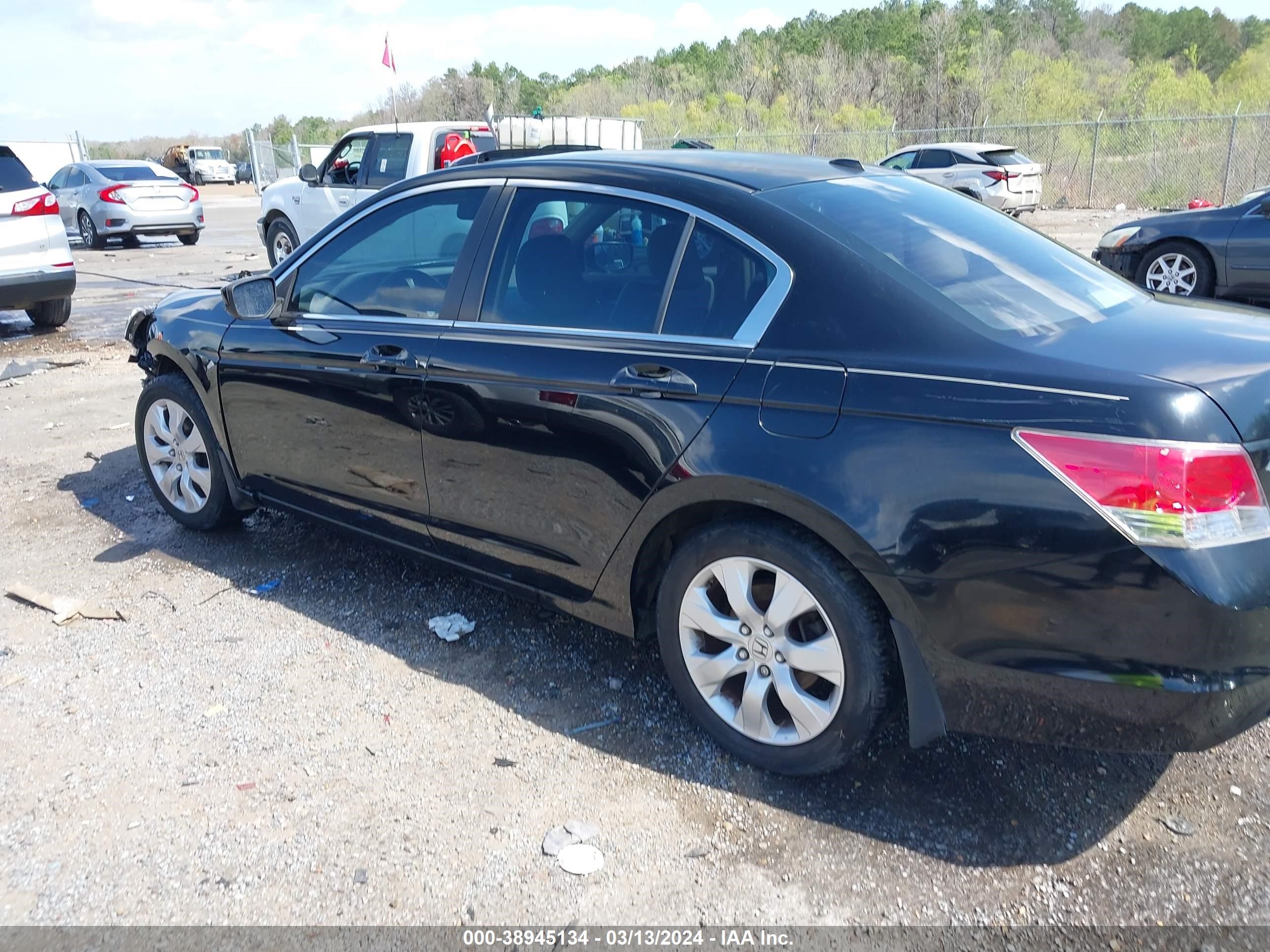 Photo 2 VIN: 1HGCP26849A172123 - HONDA ACCORD 