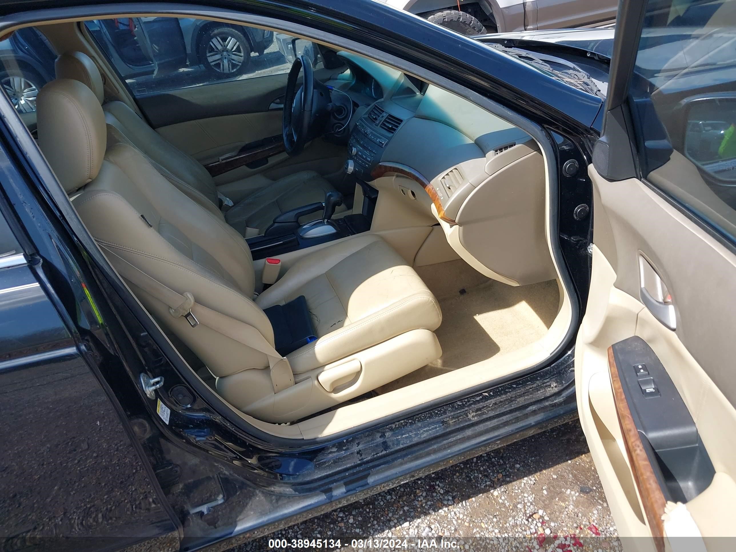 Photo 4 VIN: 1HGCP26849A172123 - HONDA ACCORD 