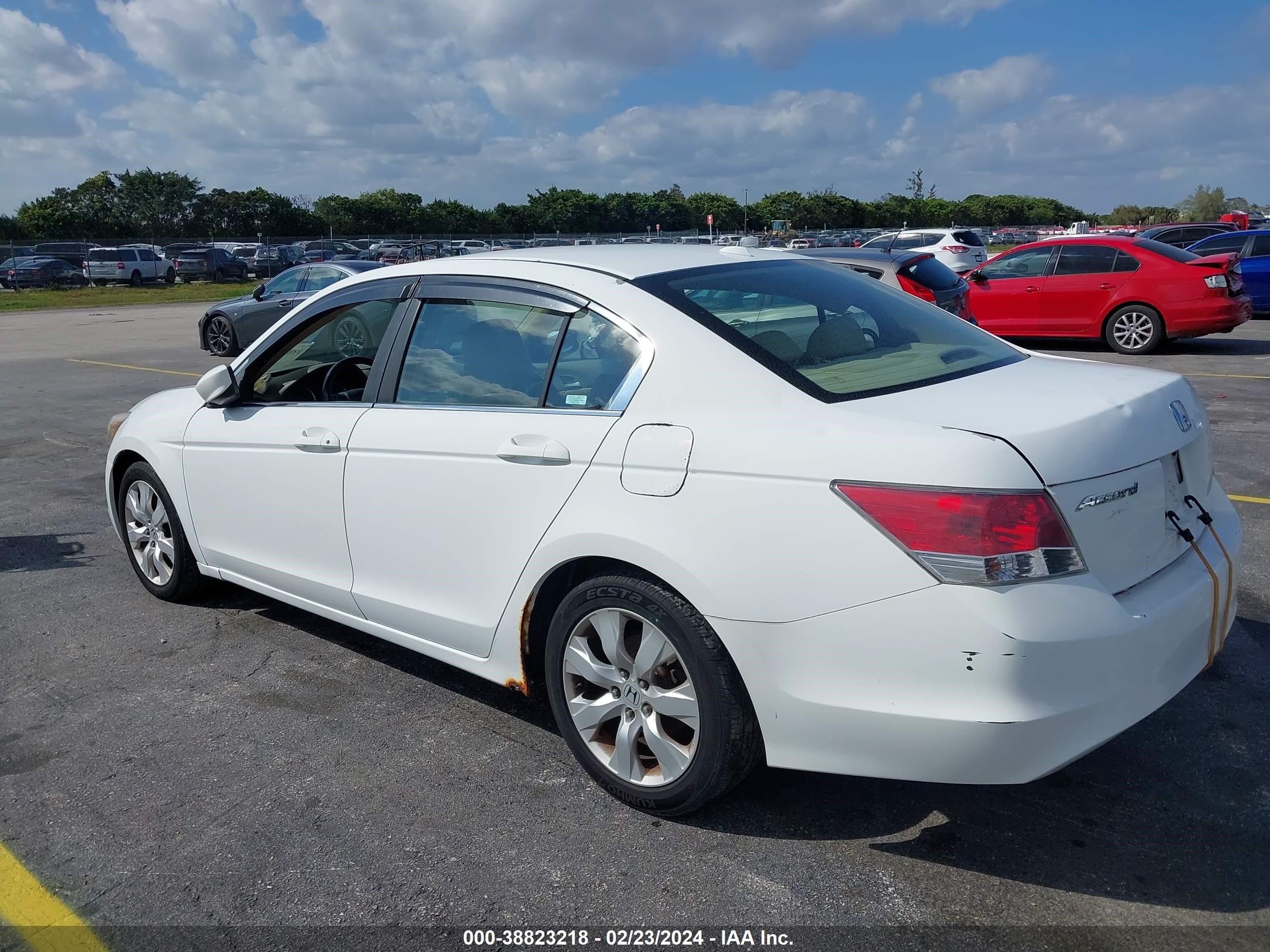 Photo 2 VIN: 1HGCP26858A044391 - HONDA ACCORD 