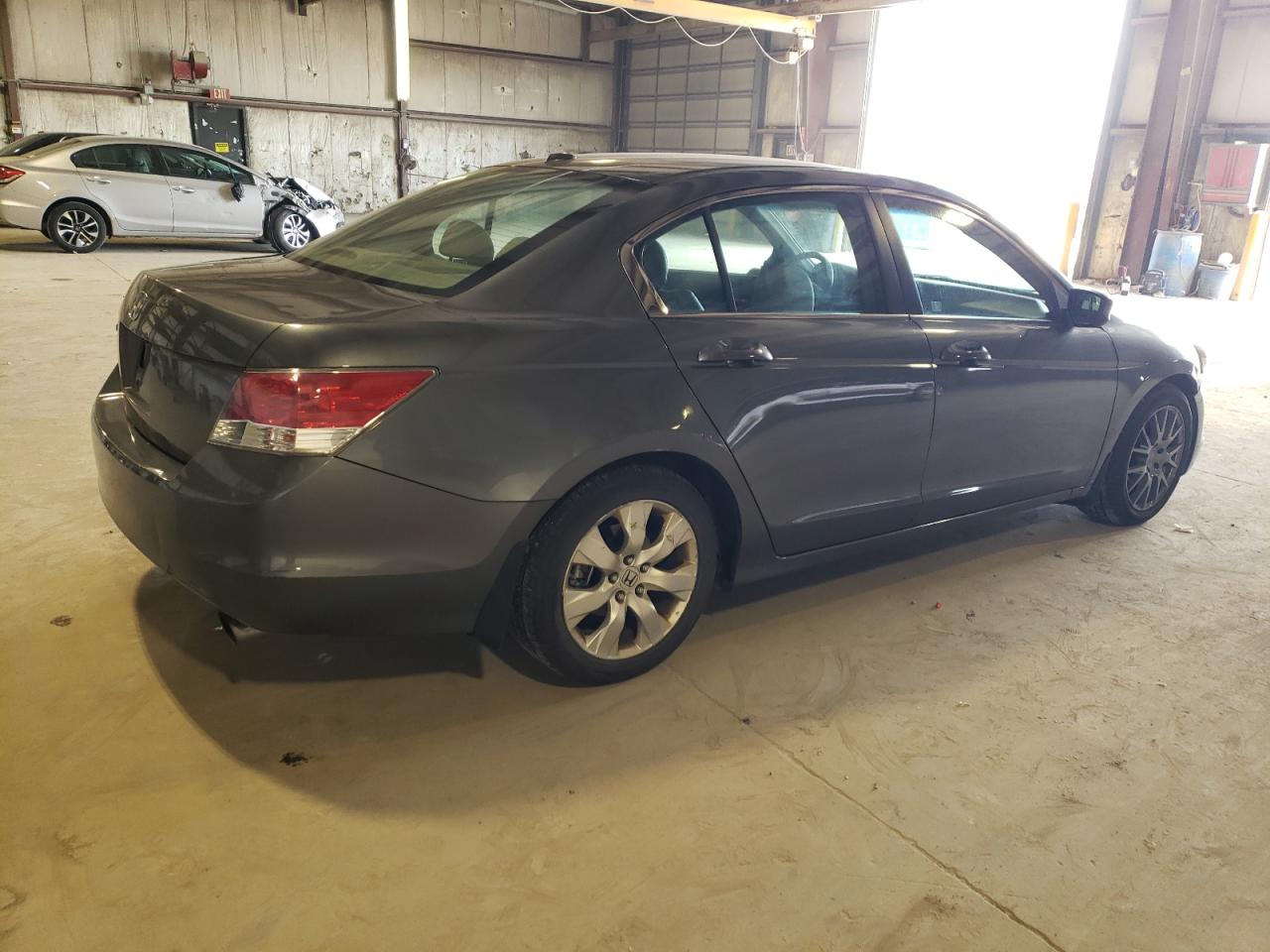 Photo 2 VIN: 1HGCP26868A082079 - HONDA ACCORD 