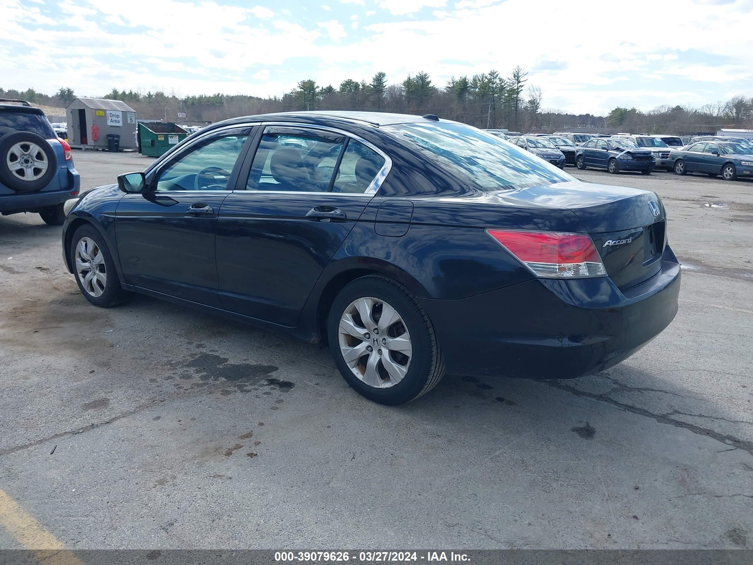 Photo 2 VIN: 1HGCP26868A101116 - HONDA ACCORD 