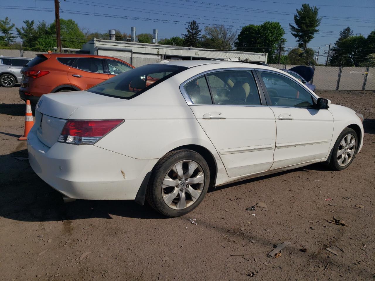 Photo 2 VIN: 1HGCP26868A133452 - HONDA ACCORD 