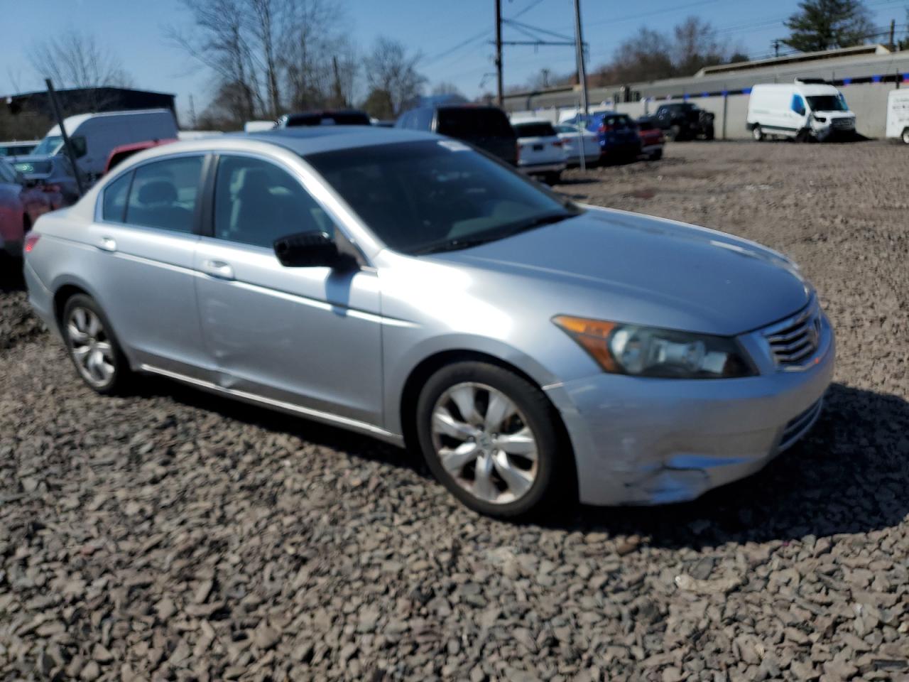 Photo 3 VIN: 1HGCP26878A063301 - HONDA ACCORD 