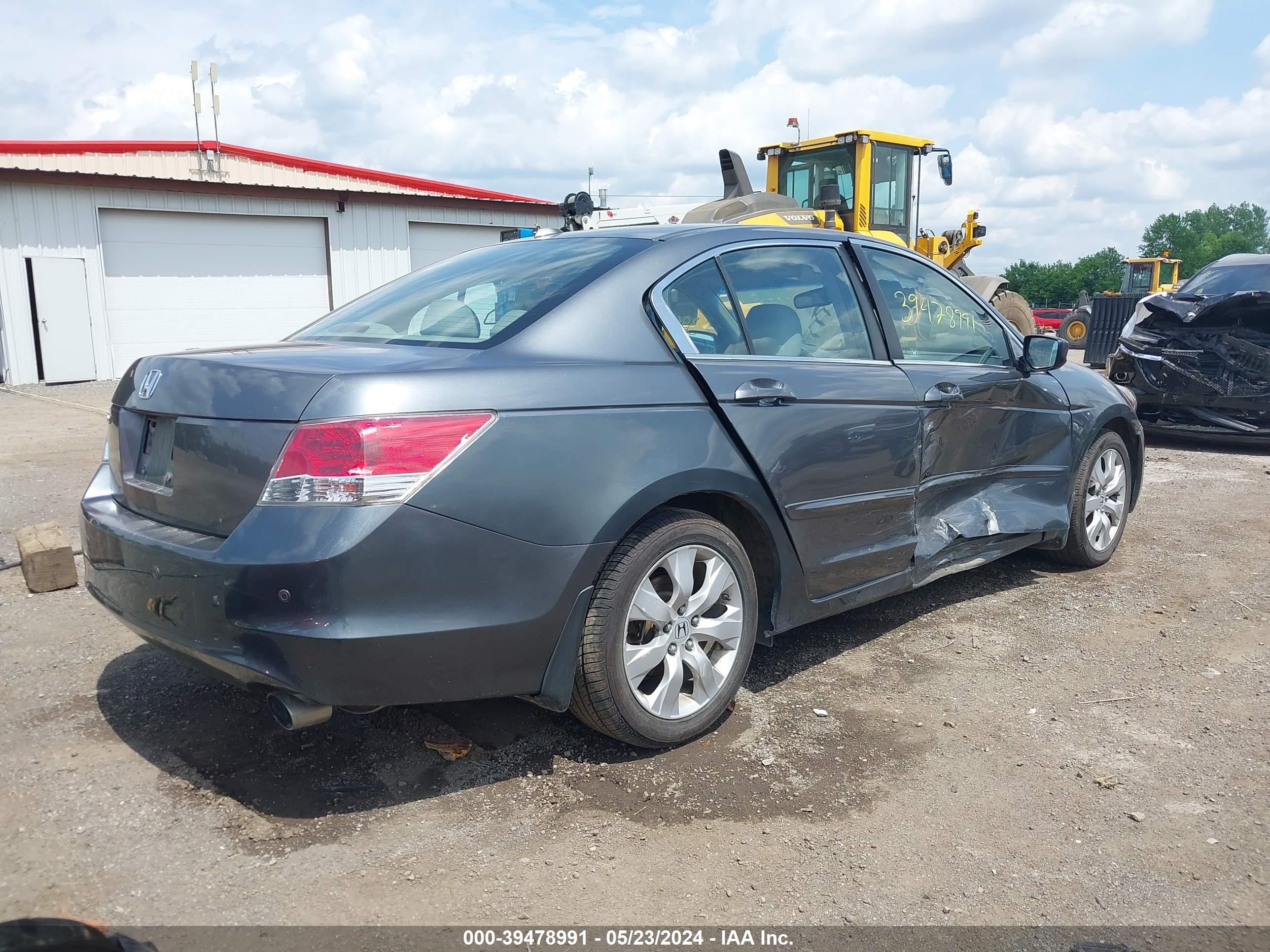 Photo 3 VIN: 1HGCP26878A078154 - HONDA ACCORD 