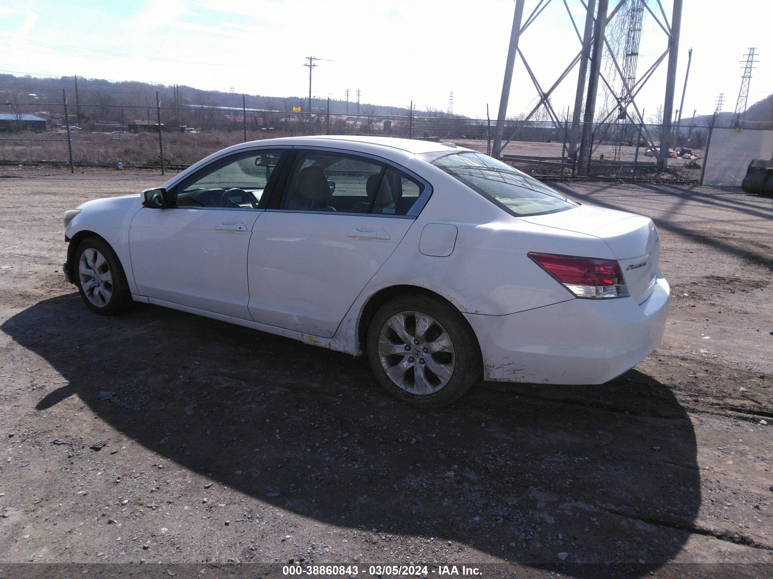 Photo 2 VIN: 1HGCP26878A089915 - HONDA ACCORD 