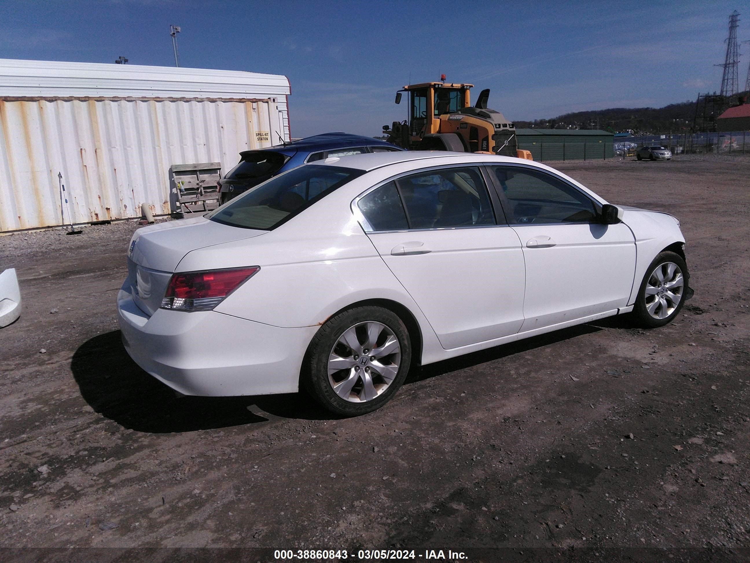 Photo 3 VIN: 1HGCP26878A089915 - HONDA ACCORD 