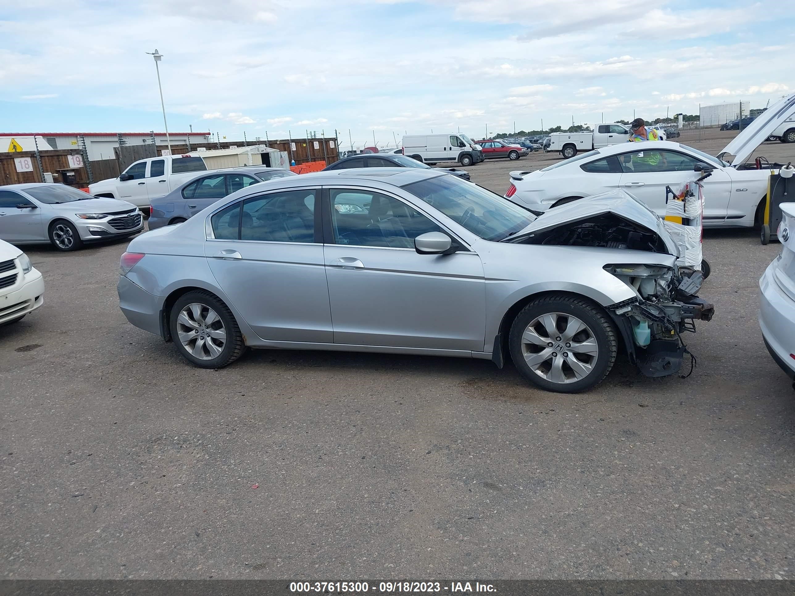 Photo 12 VIN: 1HGCP26879A015699 - HONDA ACCORD 