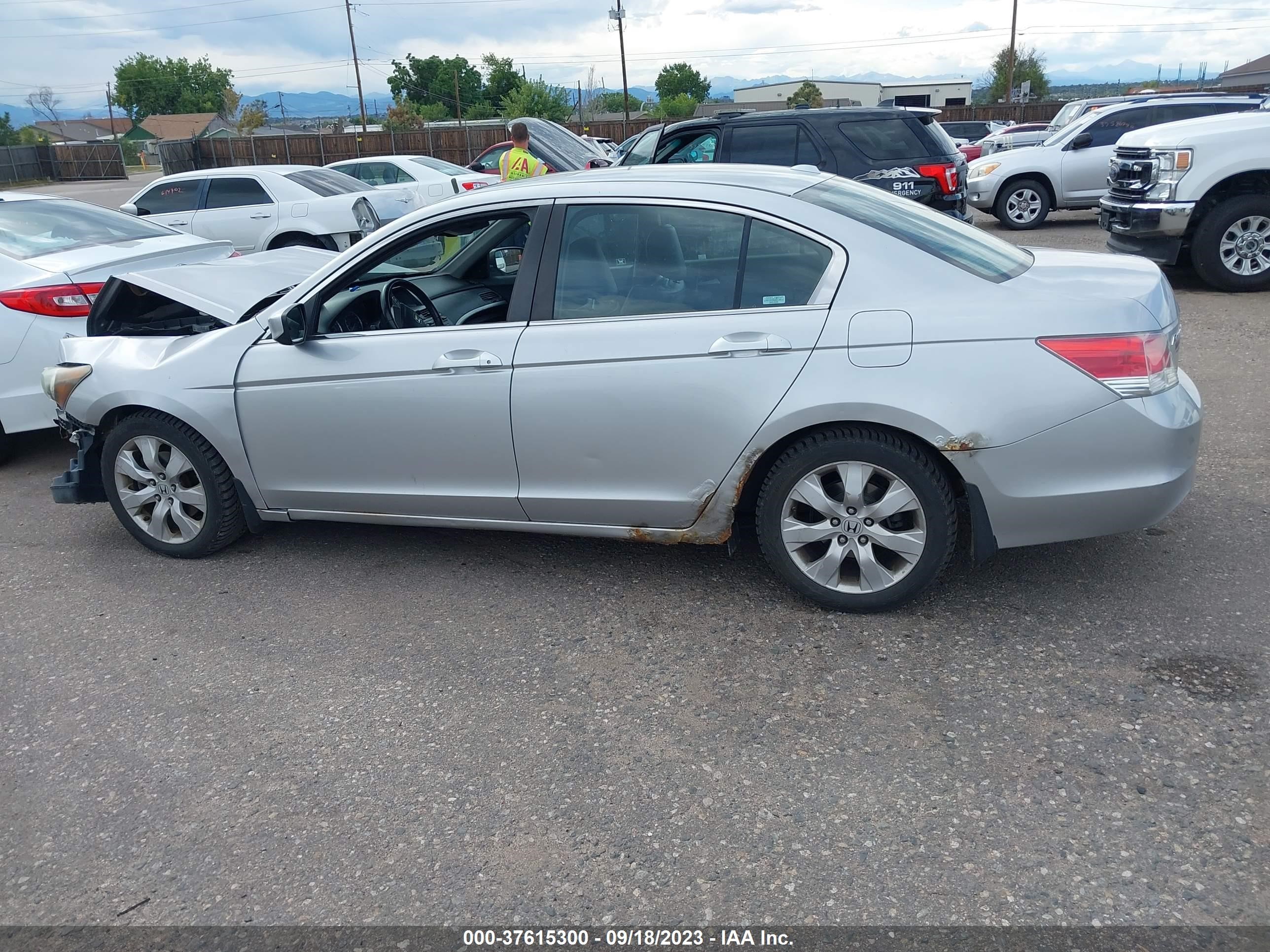 Photo 13 VIN: 1HGCP26879A015699 - HONDA ACCORD 