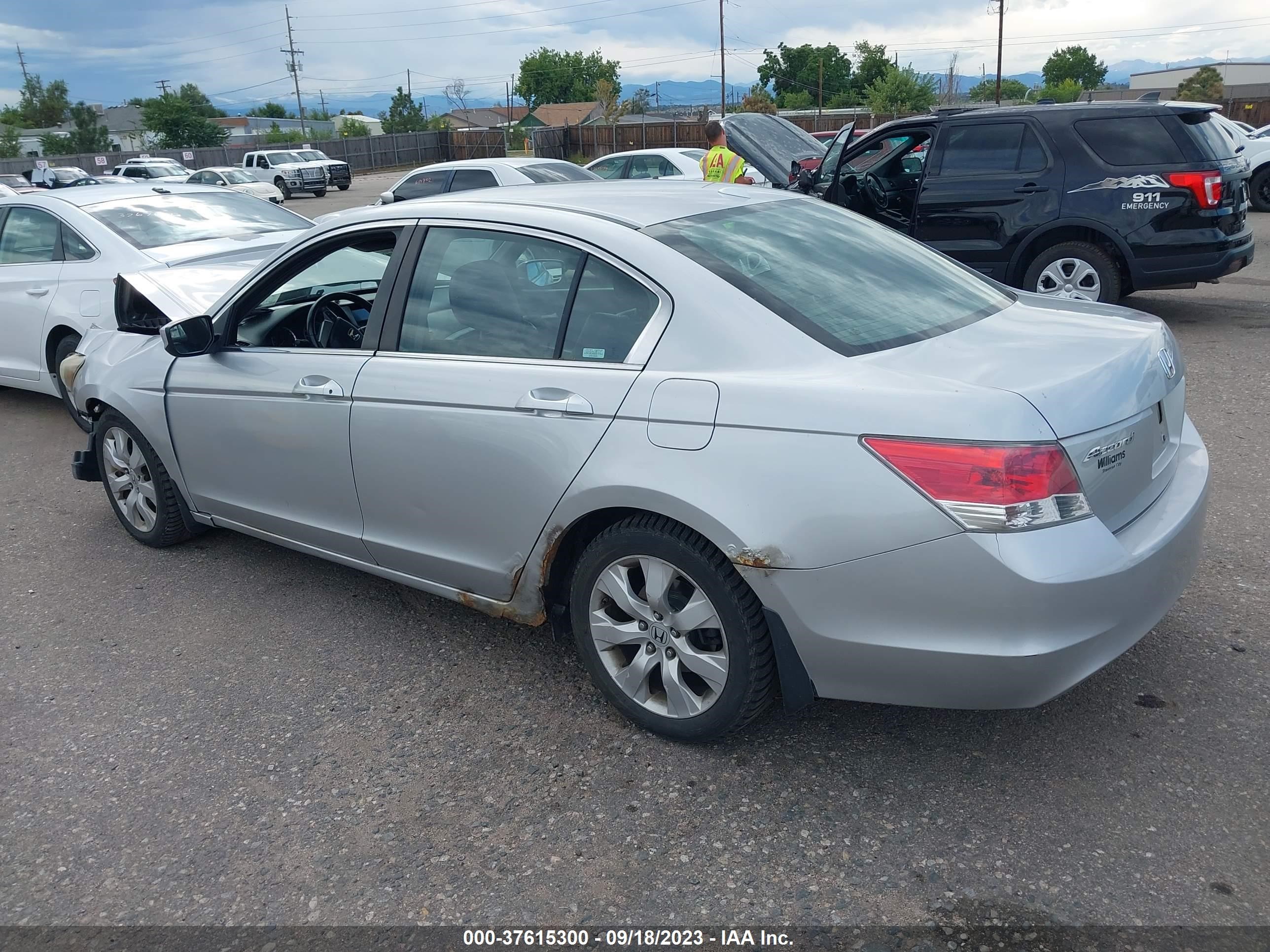 Photo 2 VIN: 1HGCP26879A015699 - HONDA ACCORD 