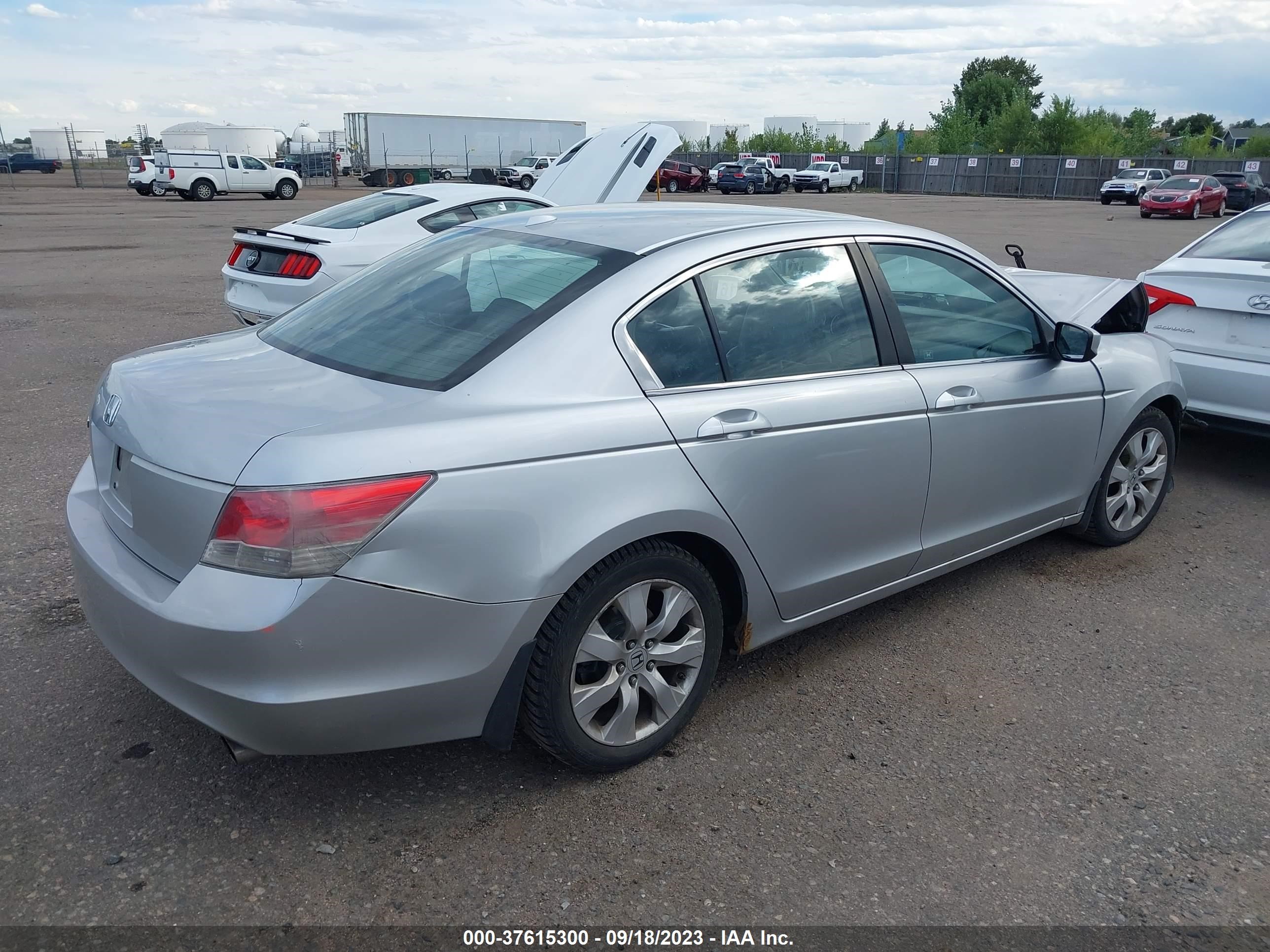 Photo 3 VIN: 1HGCP26879A015699 - HONDA ACCORD 