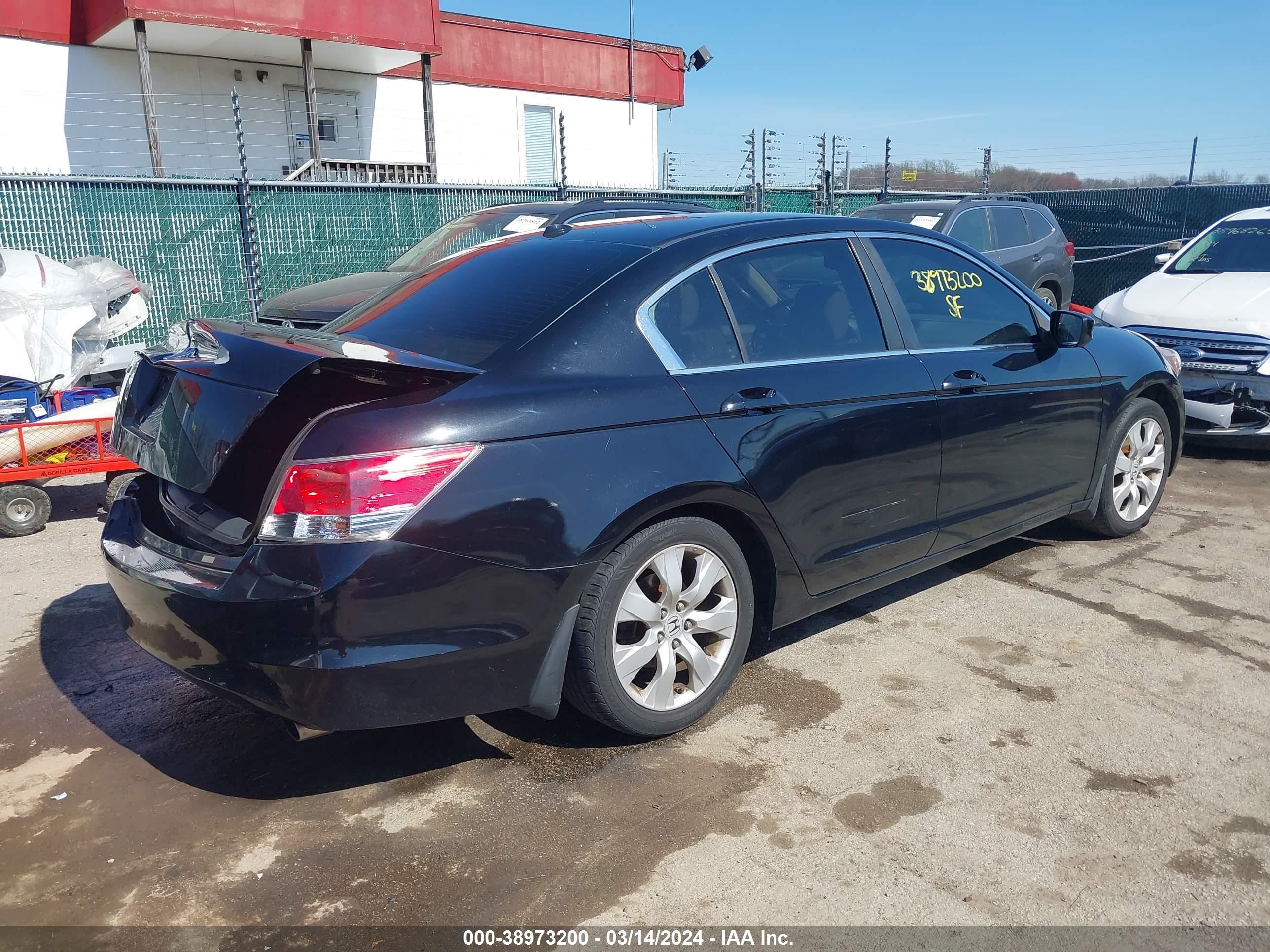 Photo 3 VIN: 1HGCP26879A018215 - HONDA ACCORD 