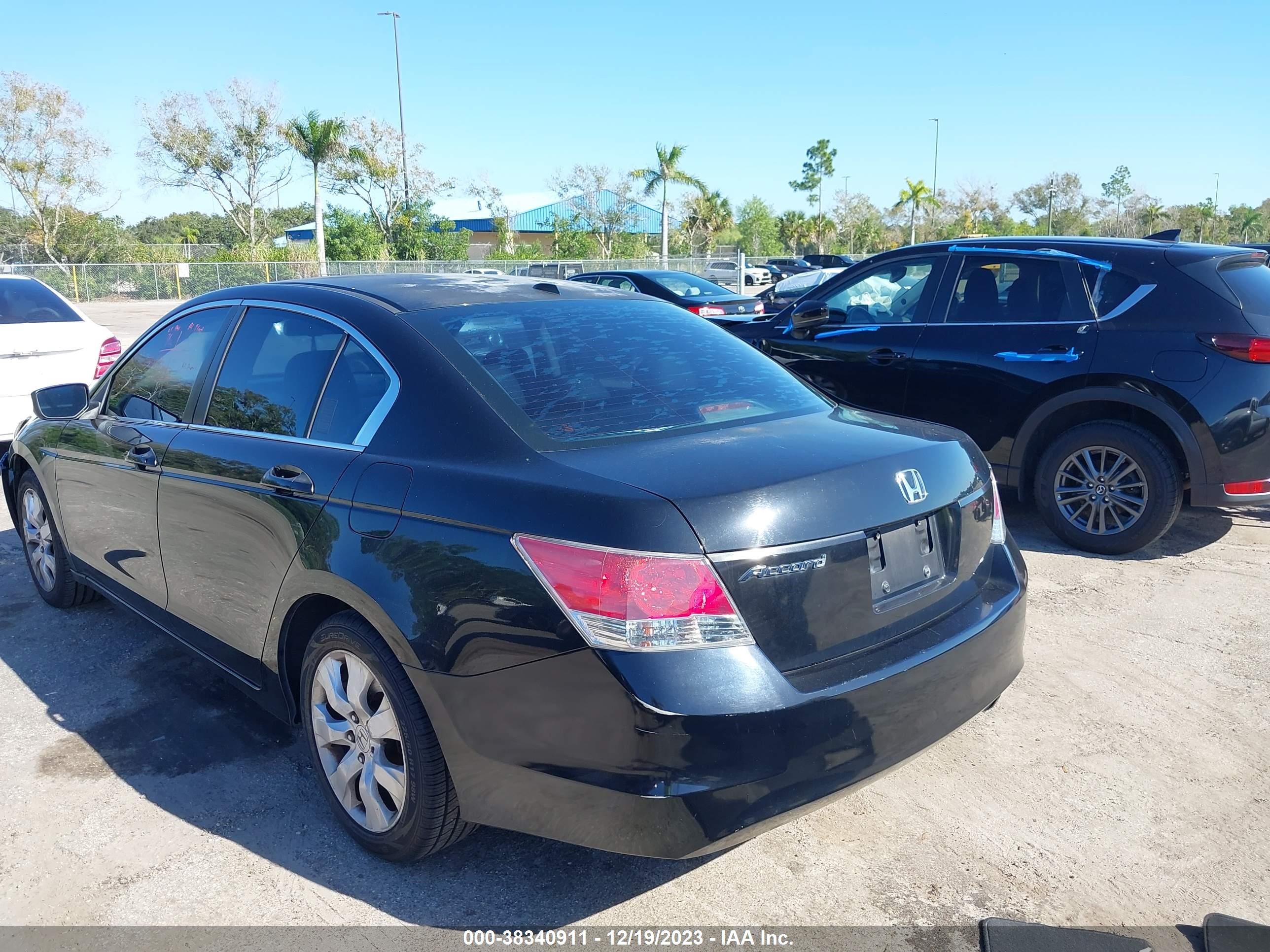 Photo 2 VIN: 1HGCP26879A045043 - HONDA ACCORD 