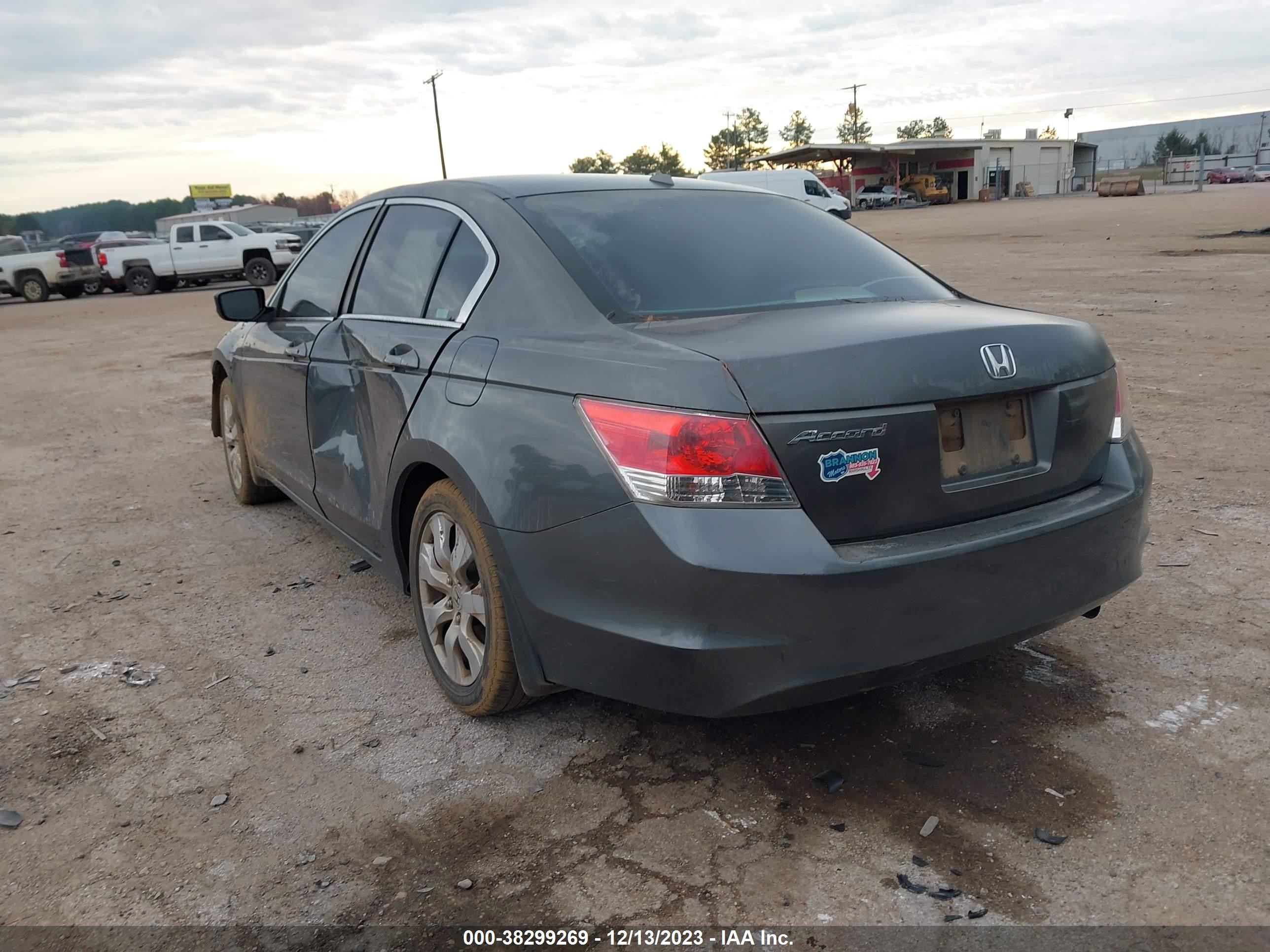 Photo 2 VIN: 1HGCP26879A060576 - HONDA ACCORD 