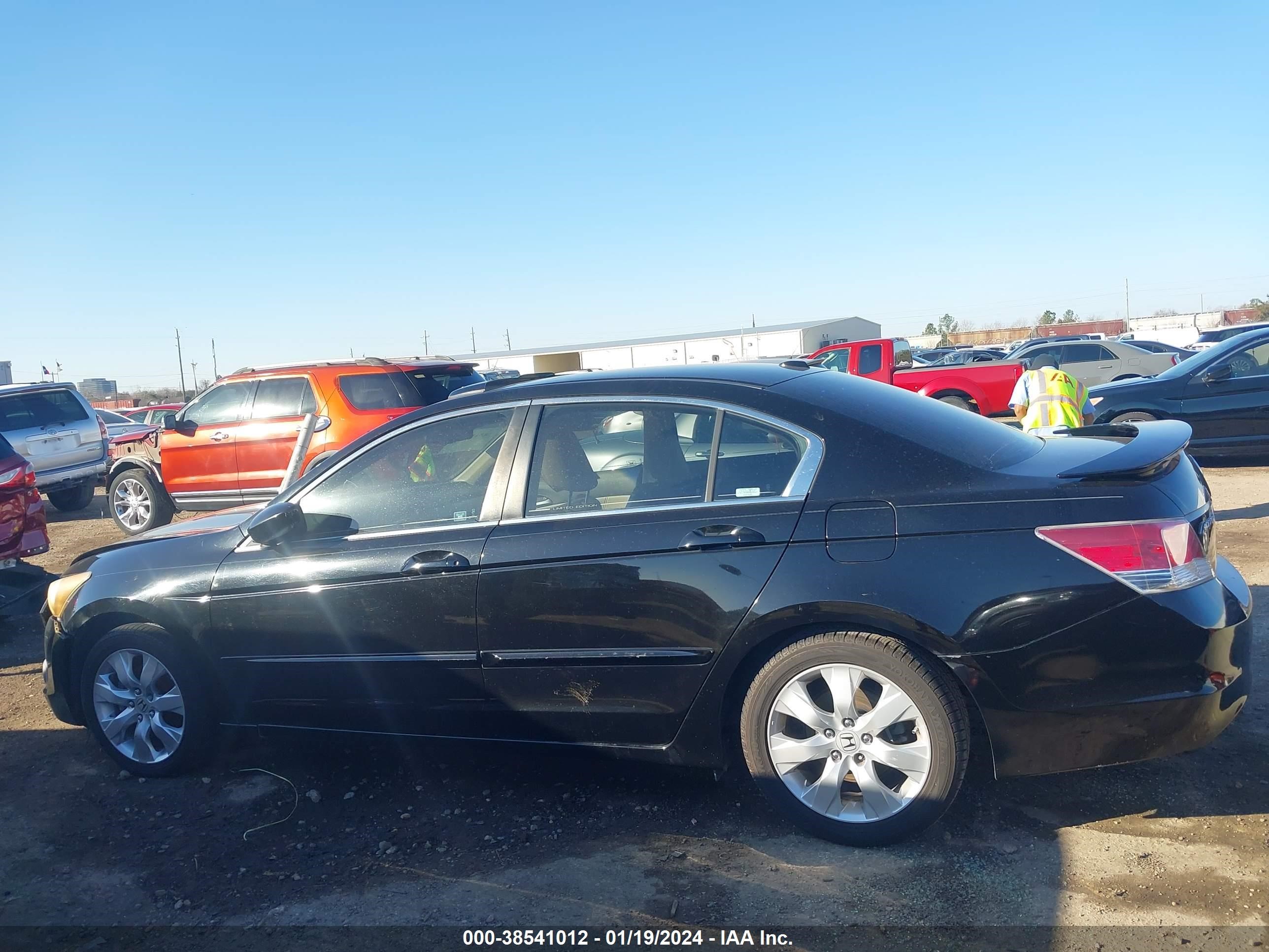 Photo 13 VIN: 1HGCP26879A088782 - HONDA ACCORD 