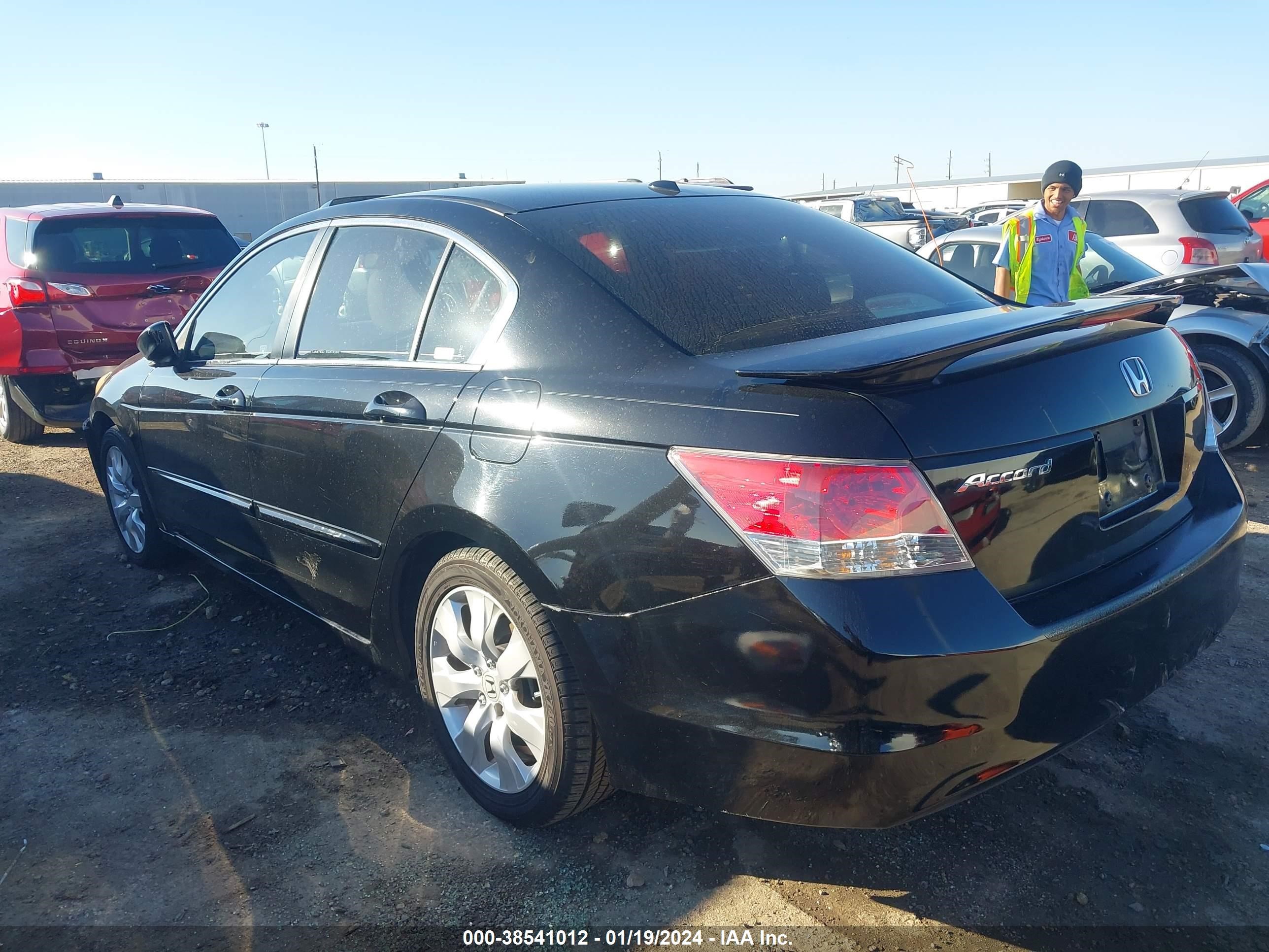 Photo 2 VIN: 1HGCP26879A088782 - HONDA ACCORD 