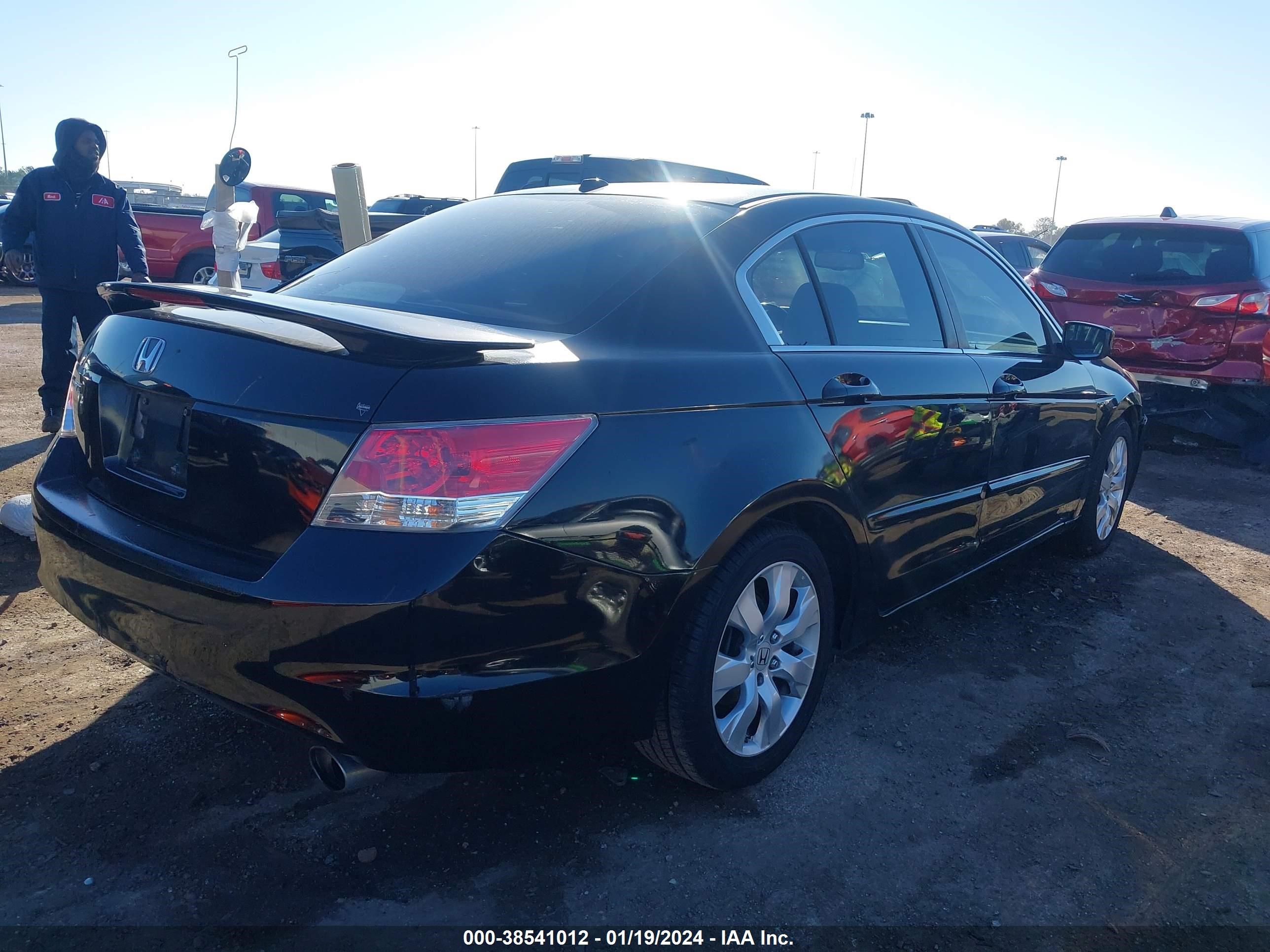 Photo 3 VIN: 1HGCP26879A088782 - HONDA ACCORD 