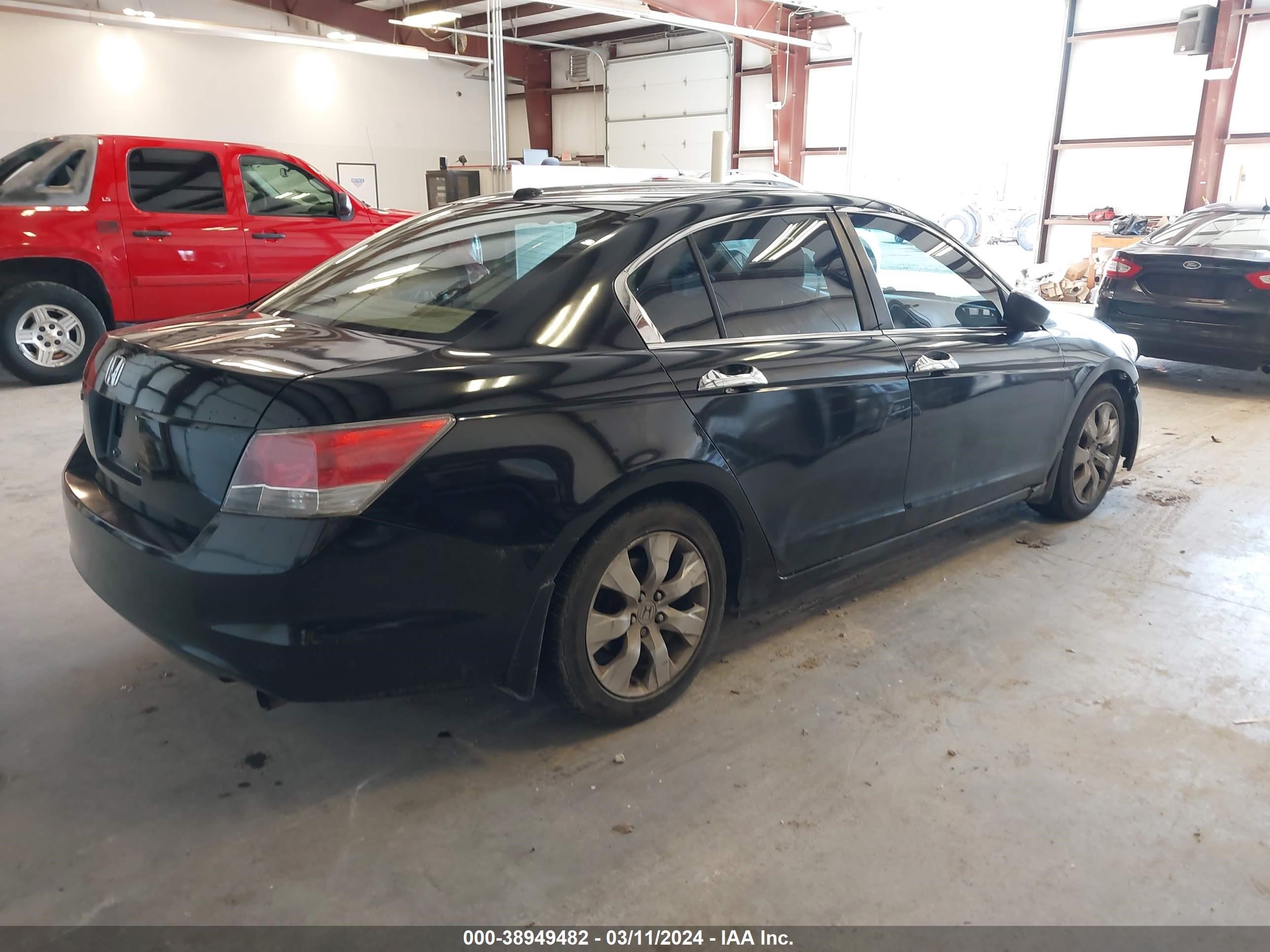 Photo 3 VIN: 1HGCP26879A092301 - HONDA ACCORD 