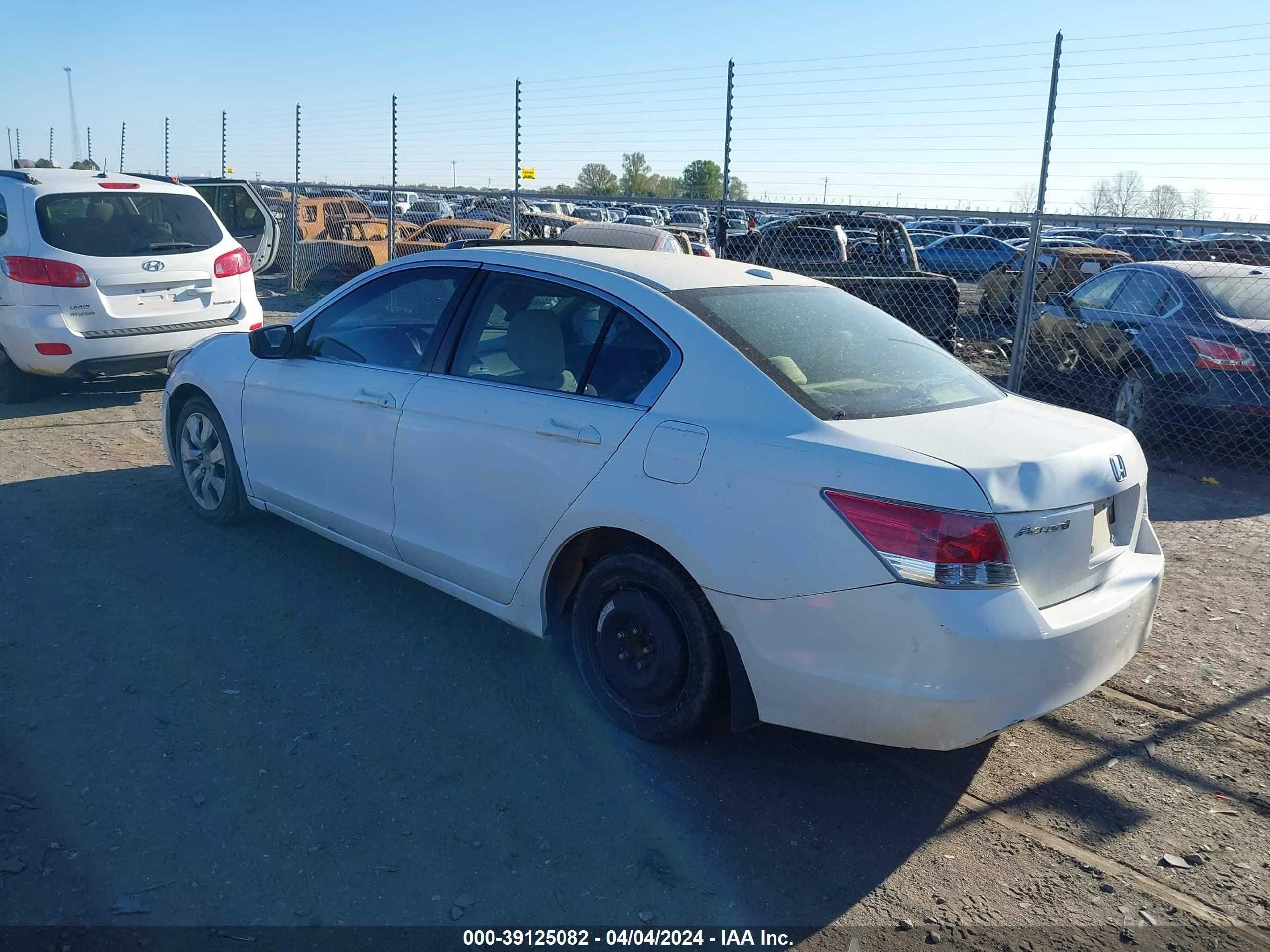 Photo 2 VIN: 1HGCP26879A151718 - HONDA ACCORD 