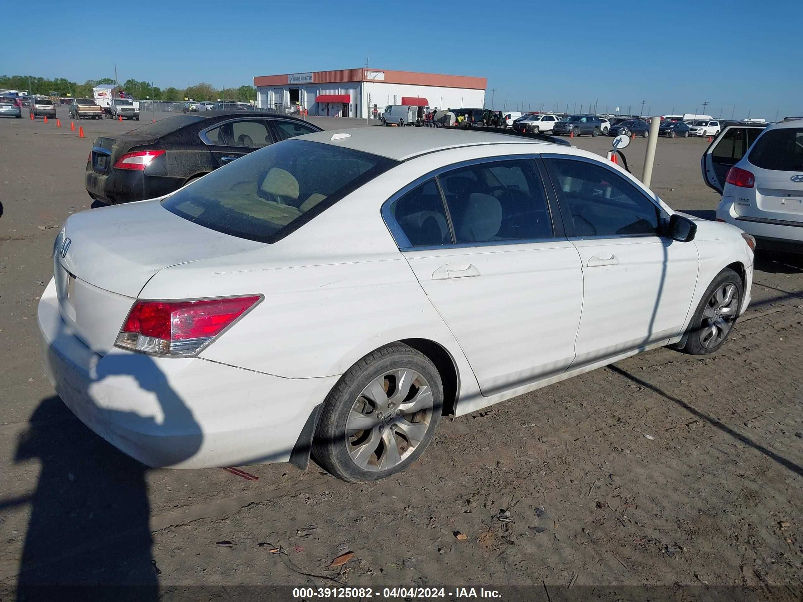 Photo 3 VIN: 1HGCP26879A151718 - HONDA ACCORD 