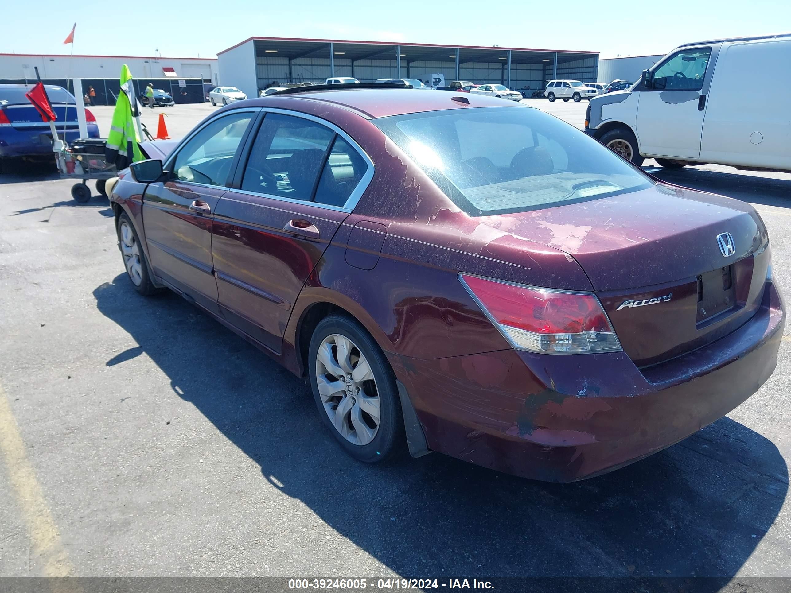 Photo 2 VIN: 1HGCP26888A040643 - HONDA ACCORD 