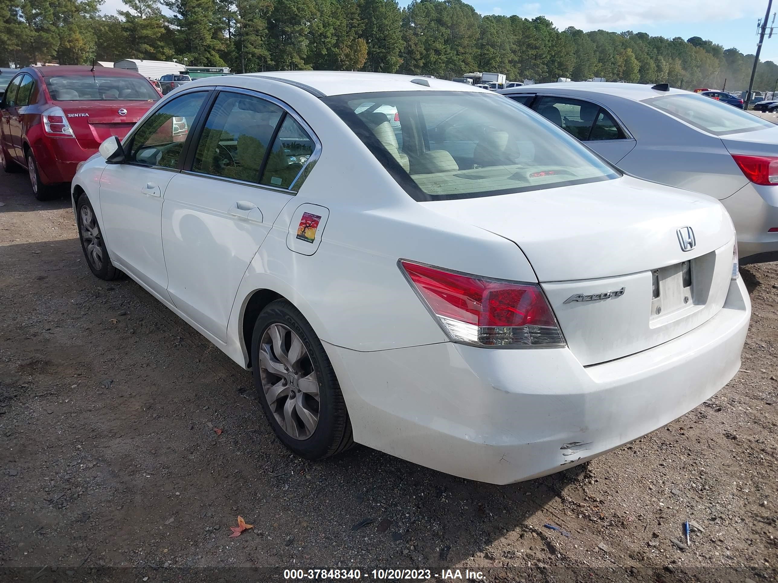 Photo 2 VIN: 1HGCP26888A059032 - HONDA ACCORD 