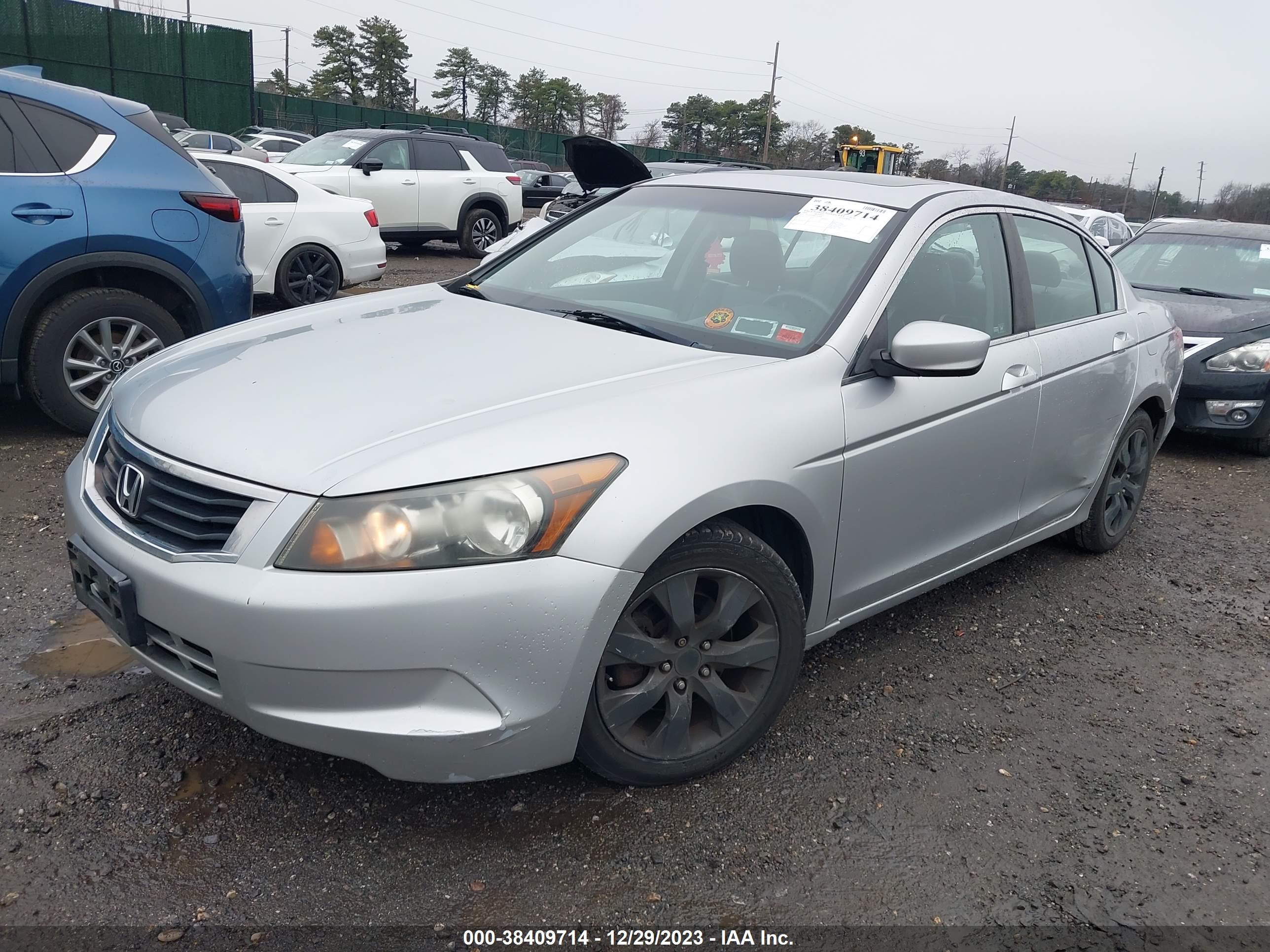 Photo 1 VIN: 1HGCP26888A158482 - HONDA ACCORD 