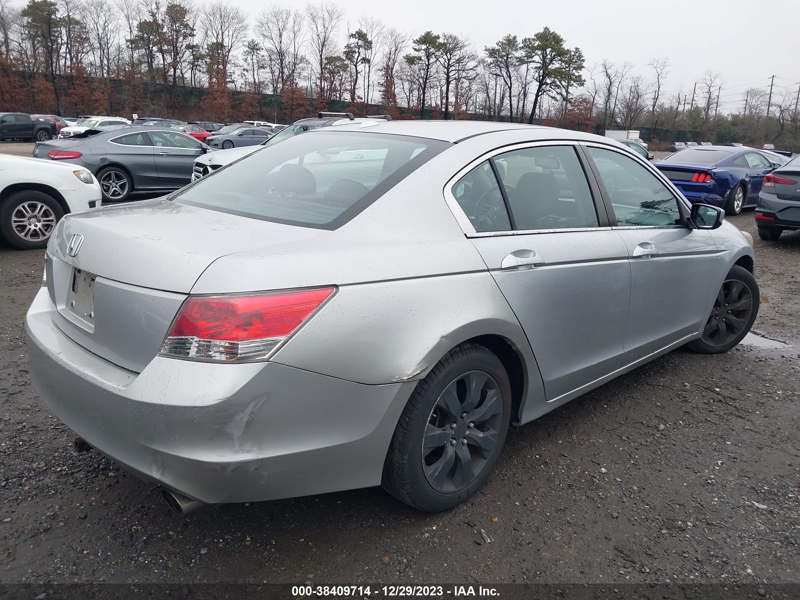 Photo 3 VIN: 1HGCP26888A158482 - HONDA ACCORD 