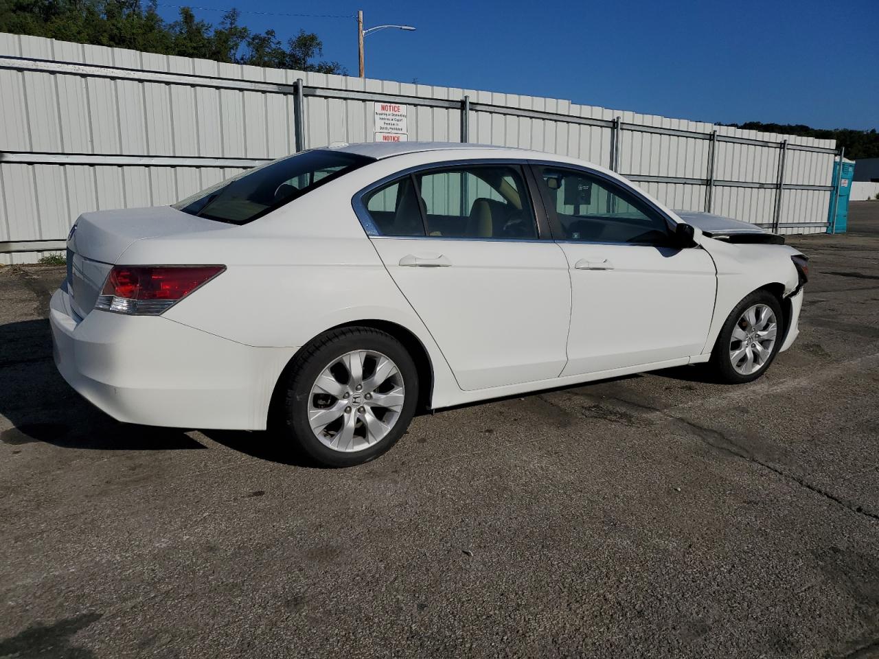 Photo 2 VIN: 1HGCP26888A164654 - HONDA ACCORD 