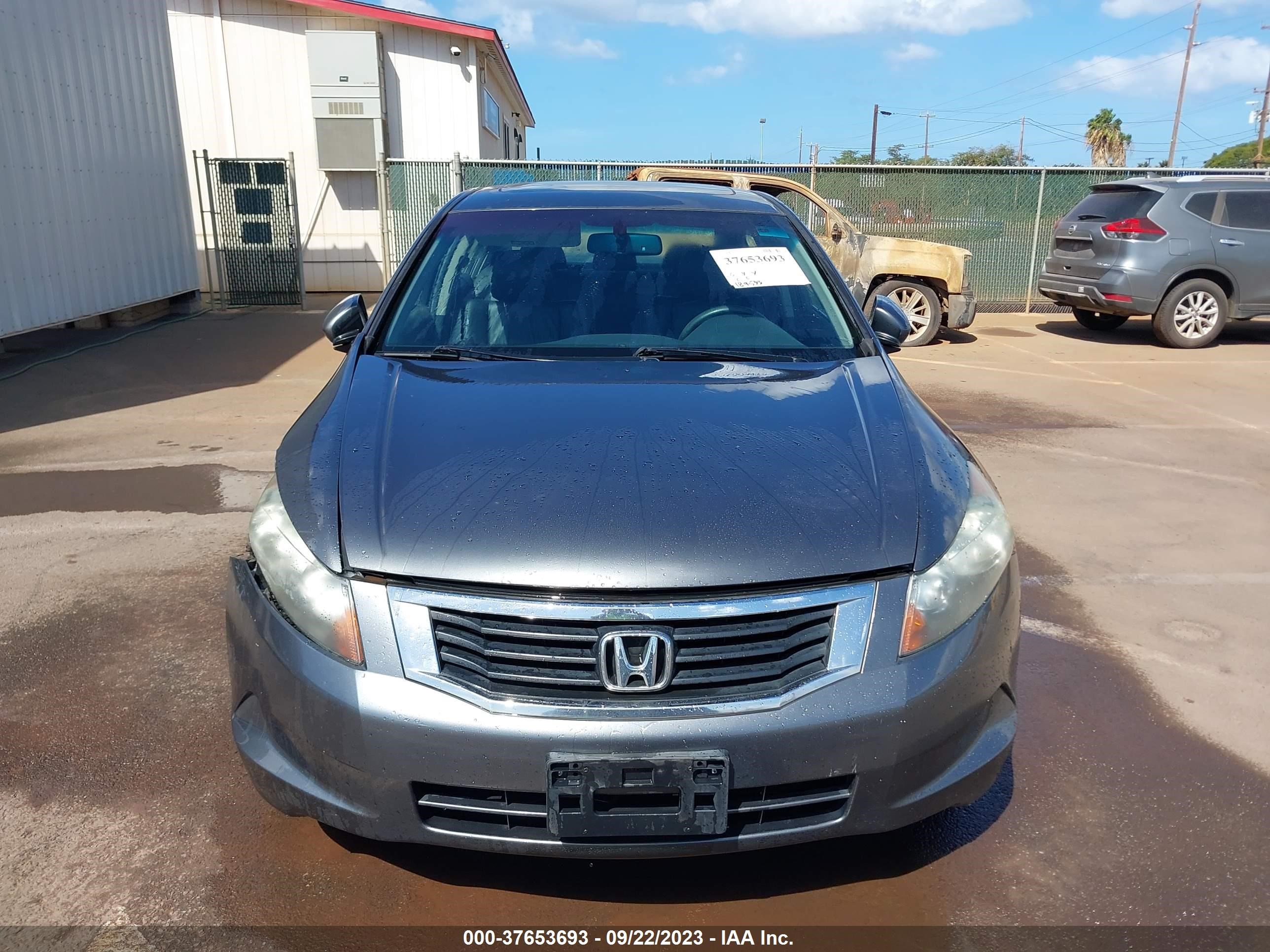 Photo 11 VIN: 1HGCP26898A018053 - HONDA ACCORD 