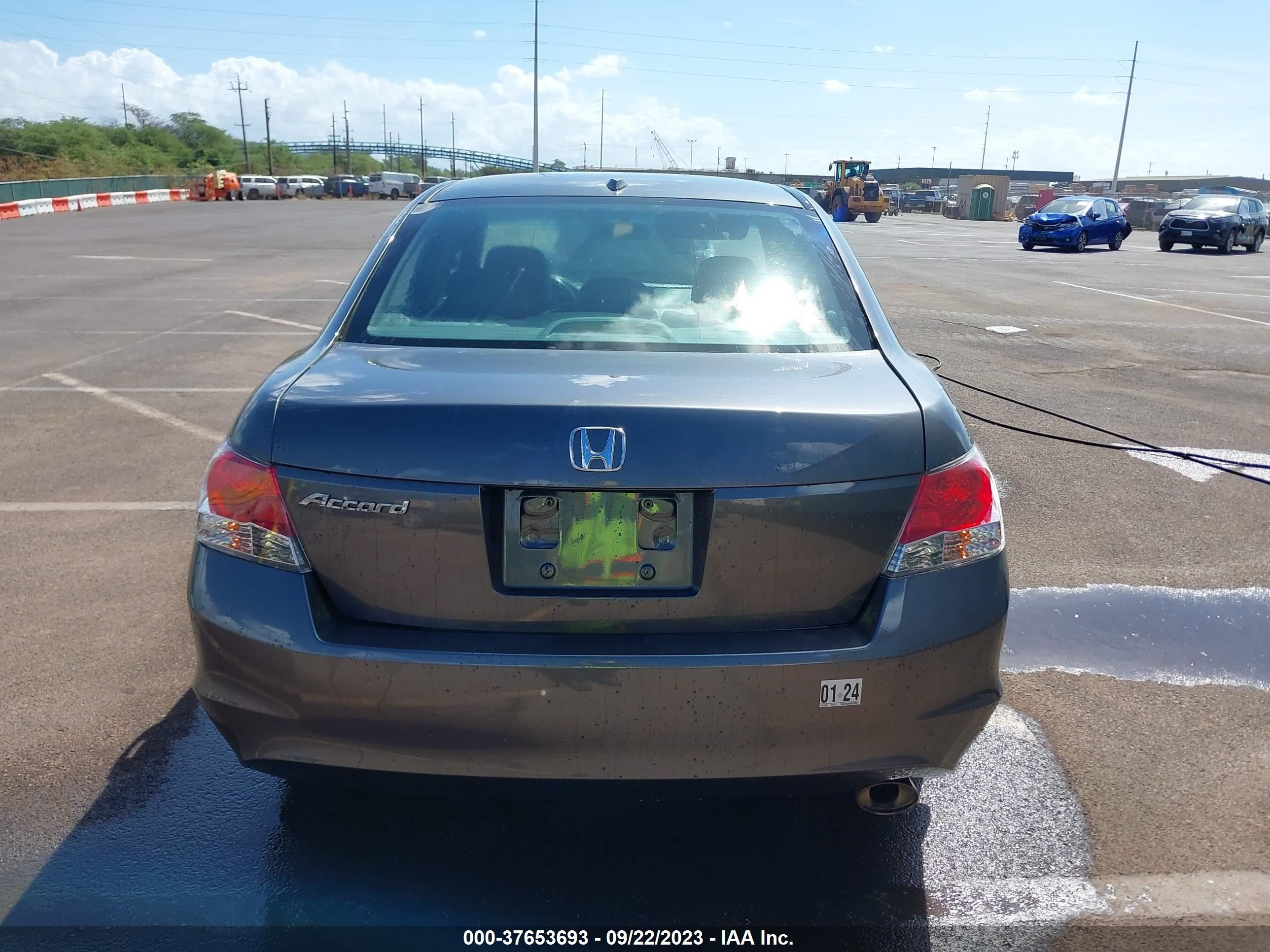 Photo 15 VIN: 1HGCP26898A018053 - HONDA ACCORD 