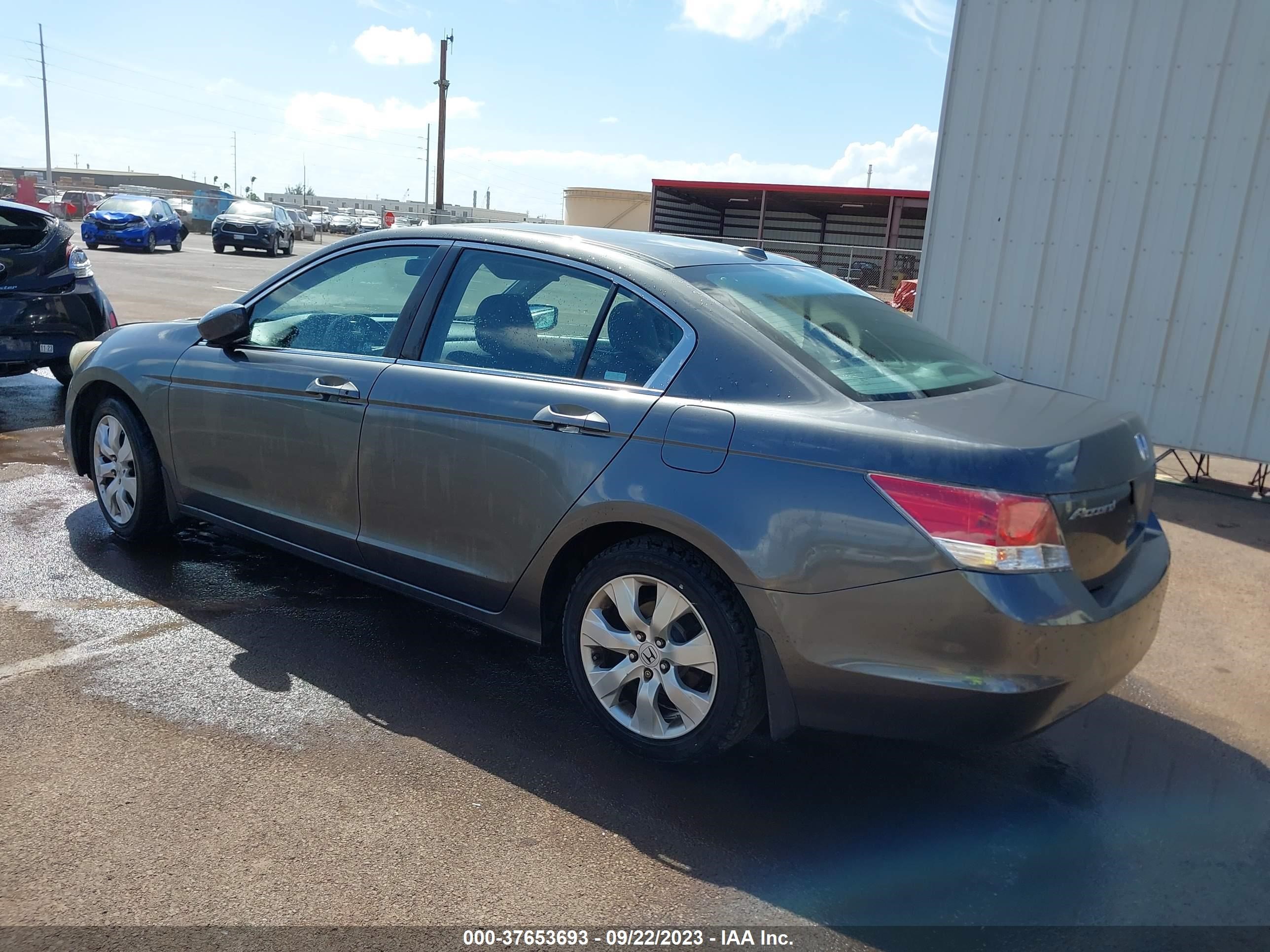 Photo 2 VIN: 1HGCP26898A018053 - HONDA ACCORD 