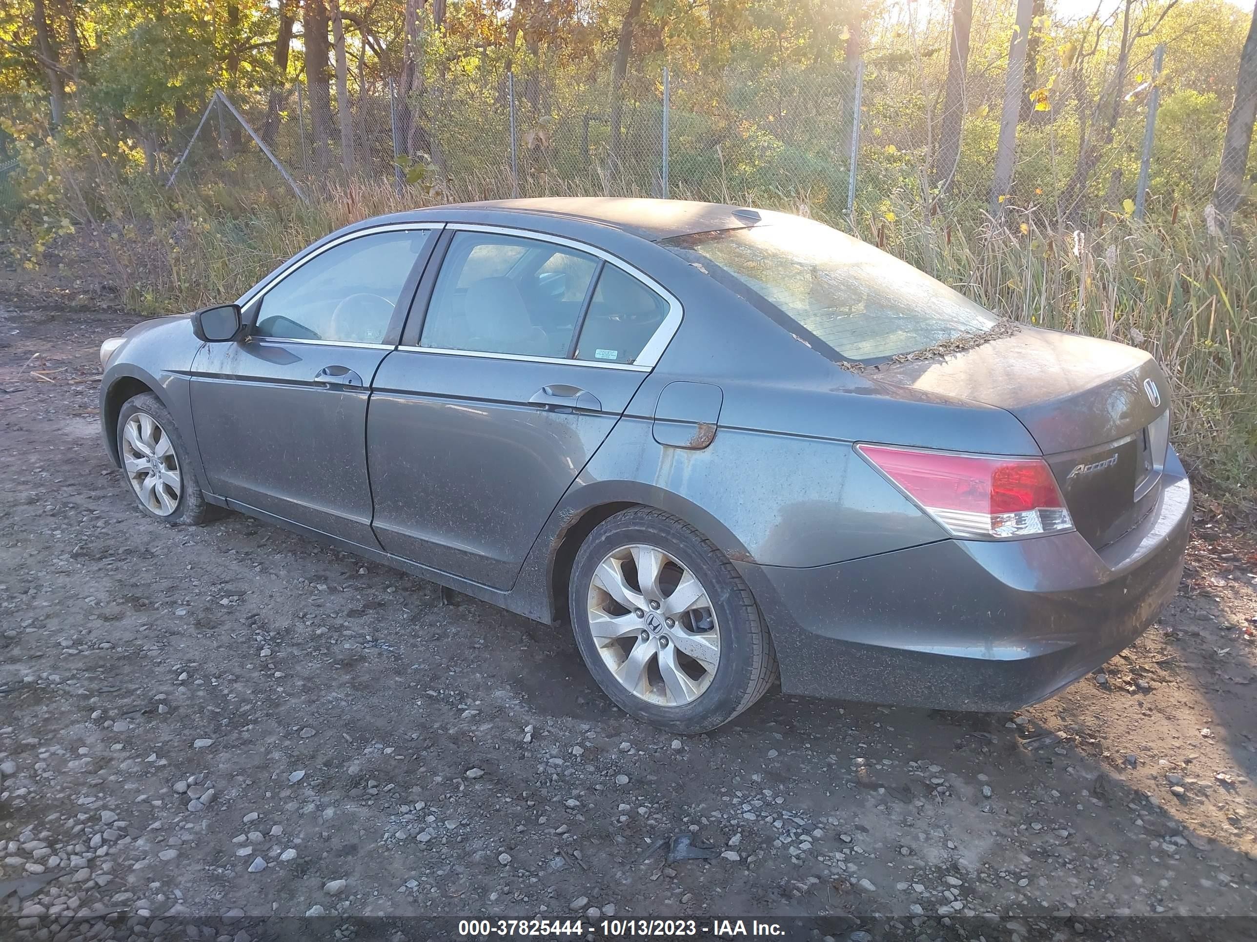 Photo 2 VIN: 1HGCP26898A057807 - HONDA ACCORD 