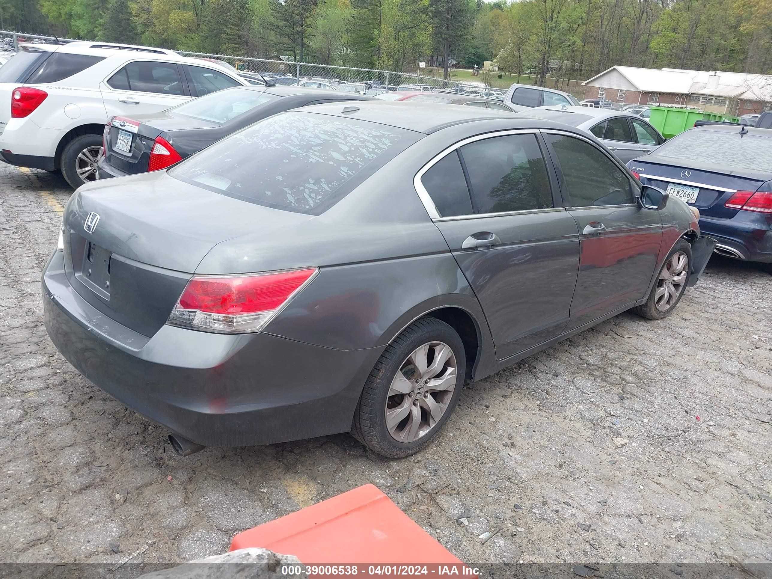 Photo 3 VIN: 1HGCP26899A134127 - HONDA ACCORD 