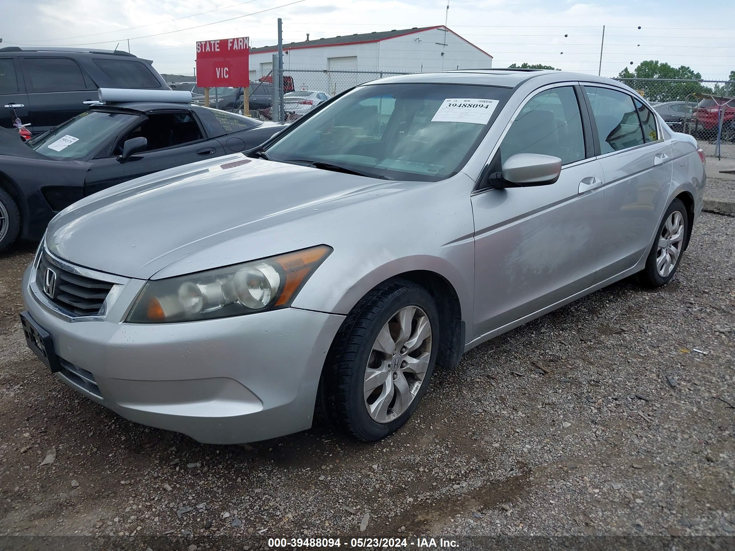 Photo 1 VIN: 1HGCP268X8A001326 - HONDA ACCORD 