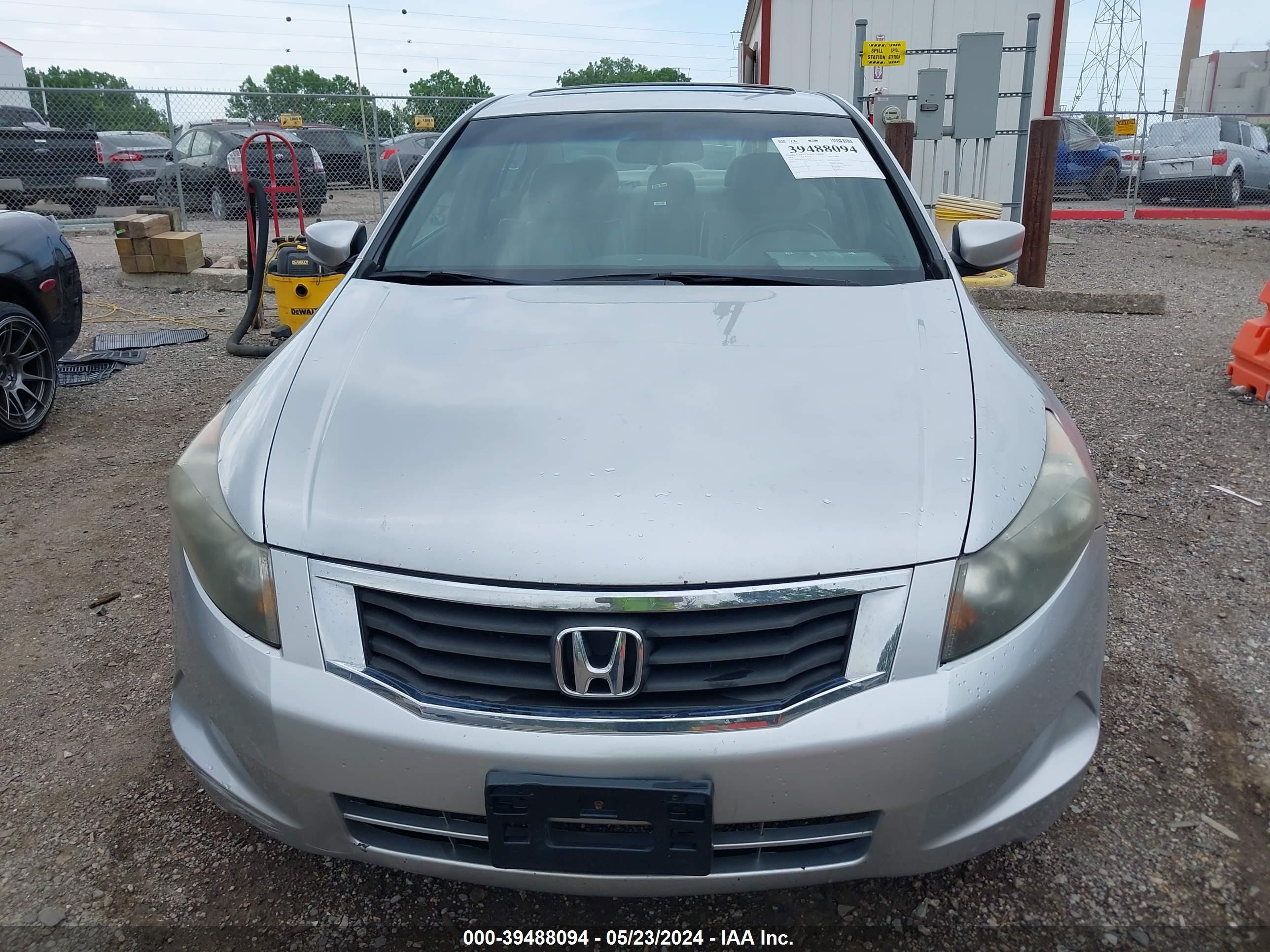 Photo 11 VIN: 1HGCP268X8A001326 - HONDA ACCORD 