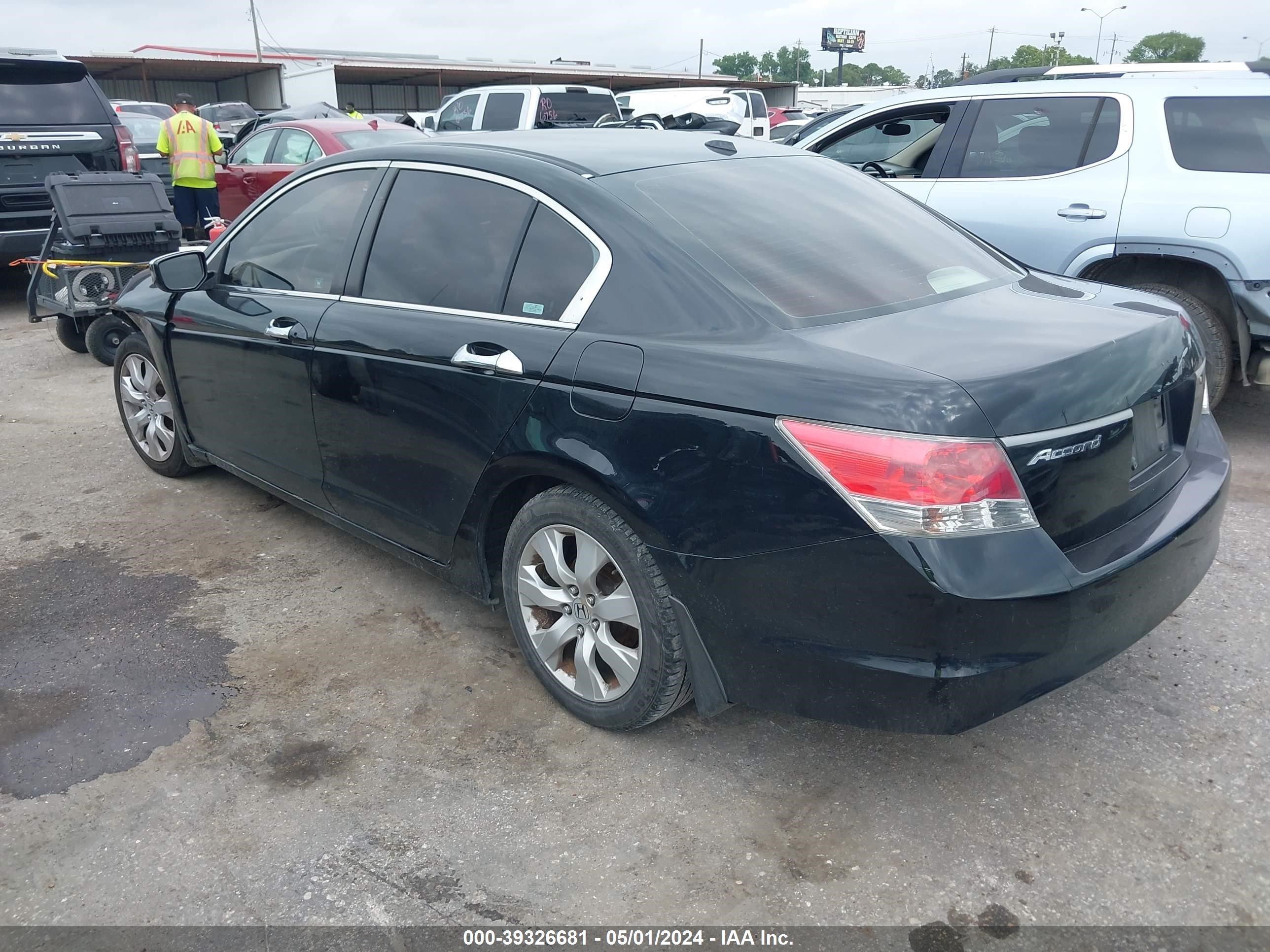 Photo 2 VIN: 1HGCP268X8A124396 - HONDA ACCORD 