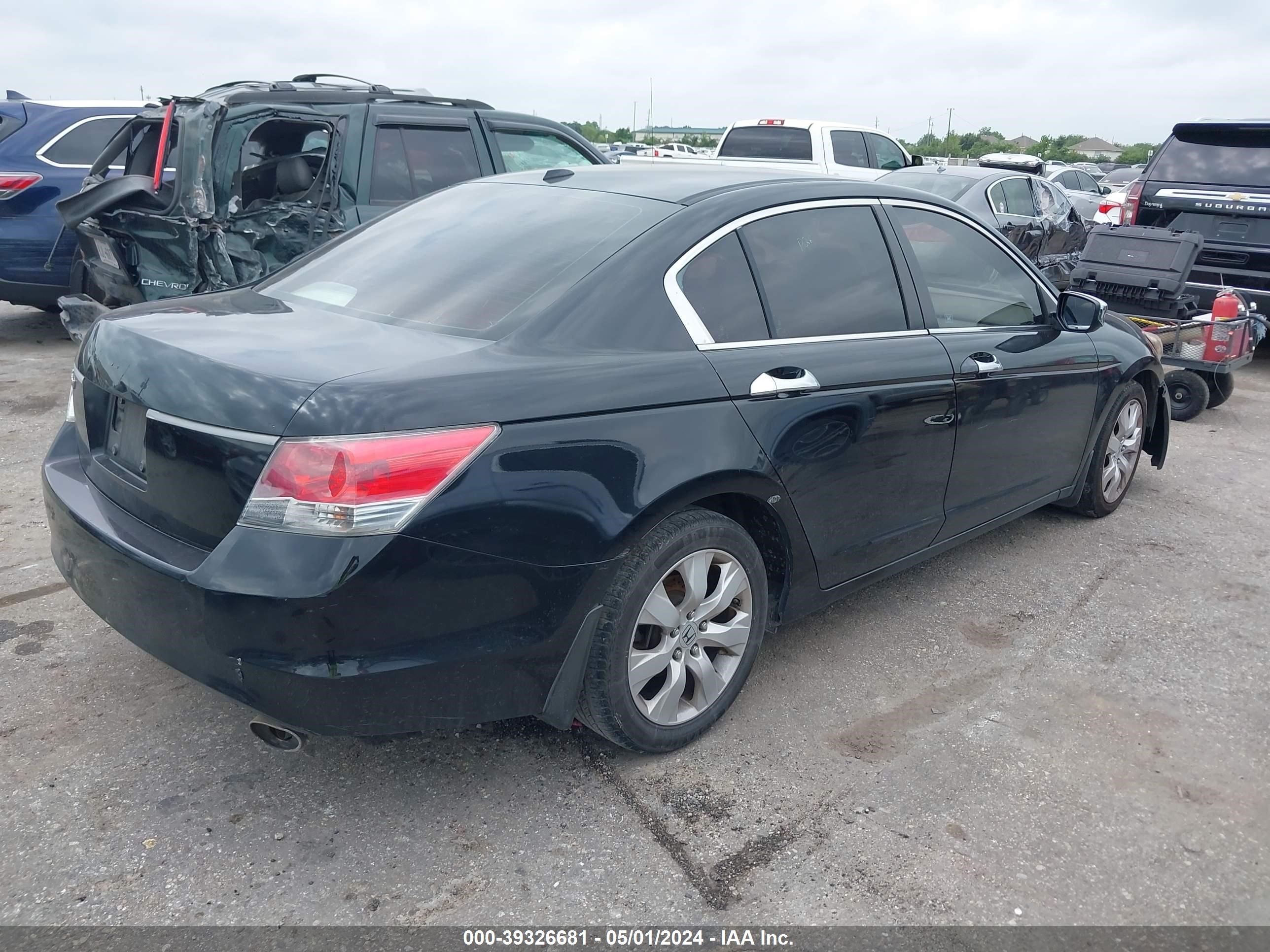 Photo 3 VIN: 1HGCP268X8A124396 - HONDA ACCORD 