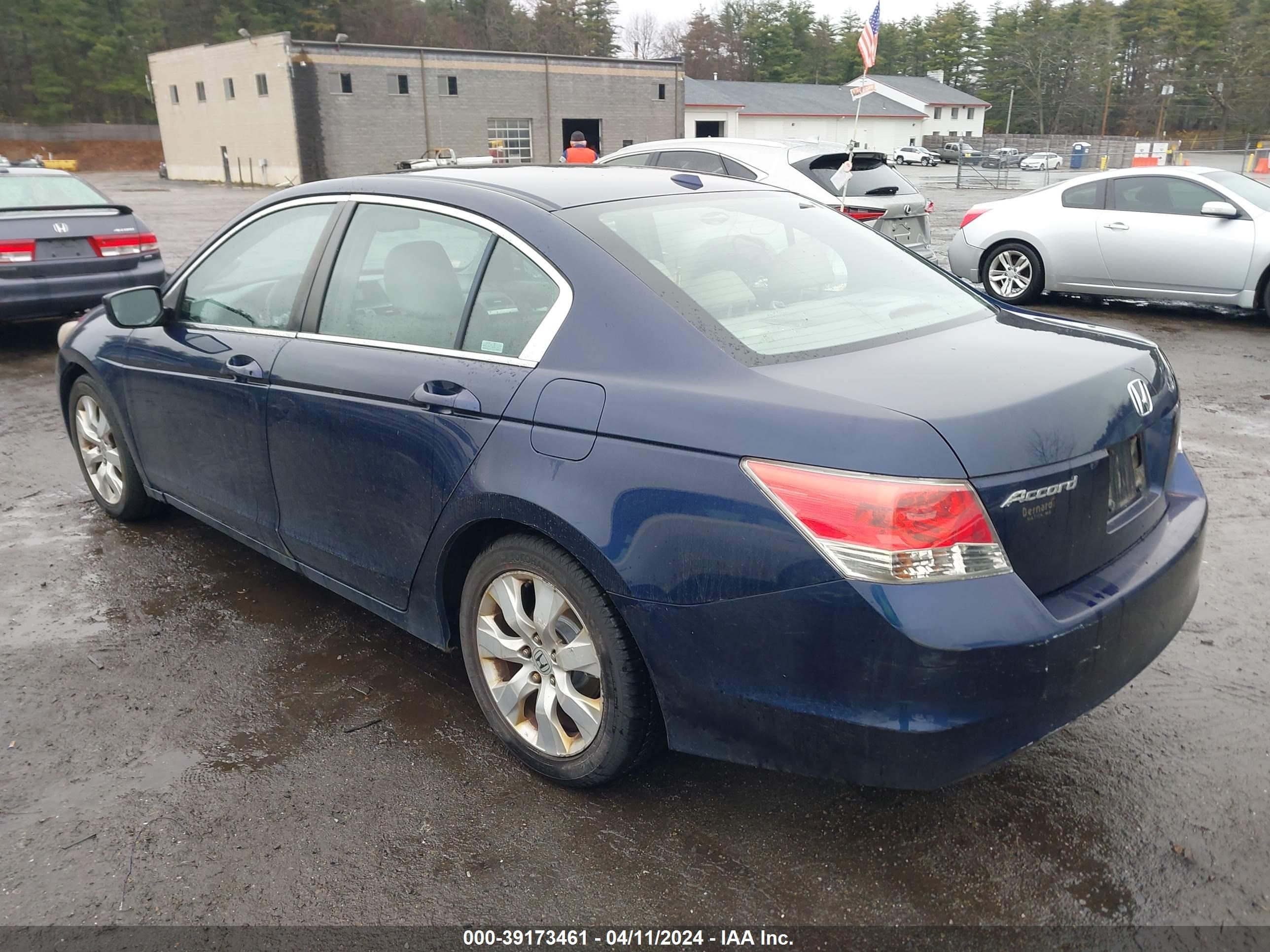 Photo 2 VIN: 1HGCP268X9A116008 - HONDA ACCORD 