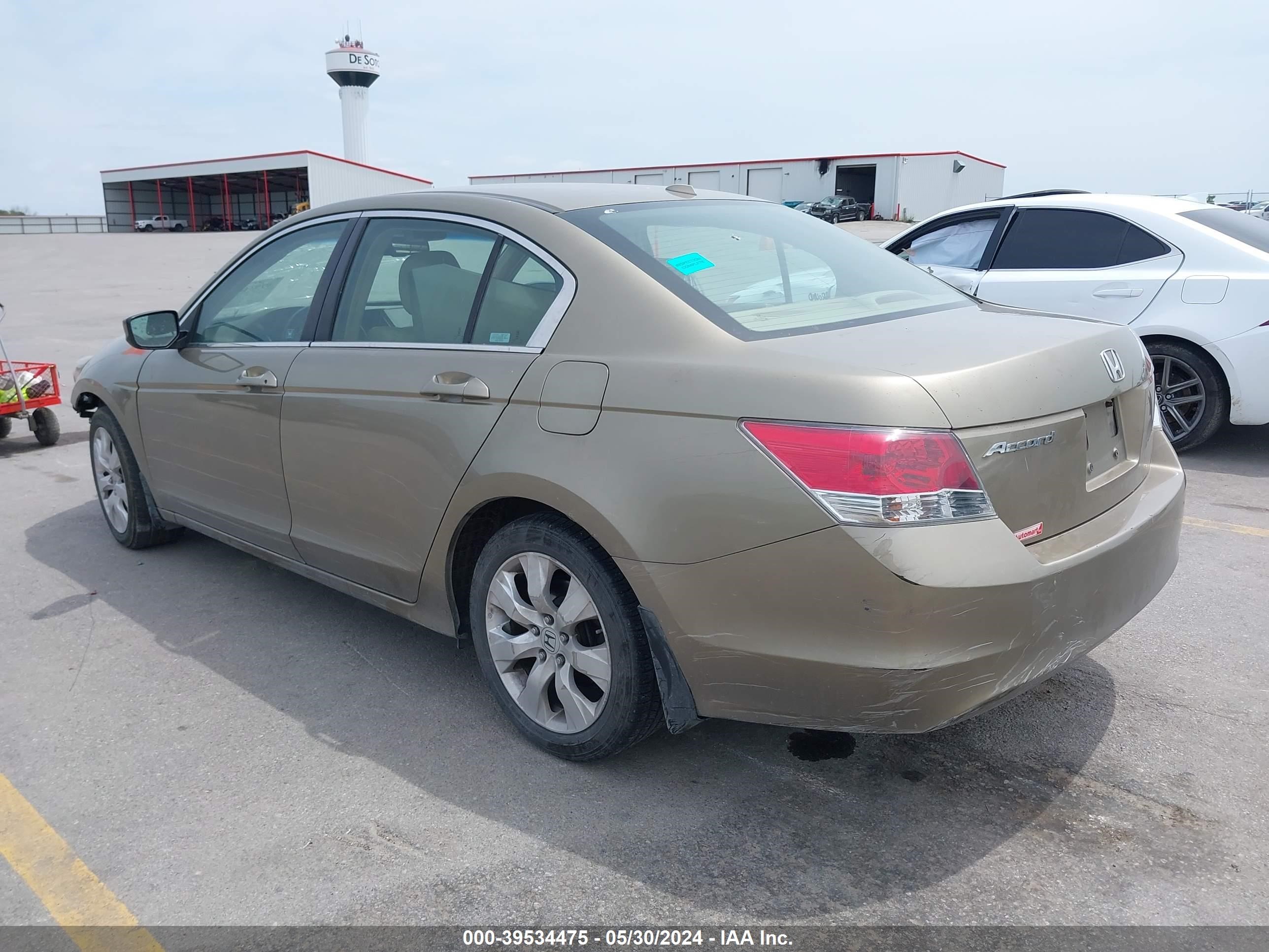 Photo 2 VIN: 1HGCP268X9A157495 - HONDA ACCORD 