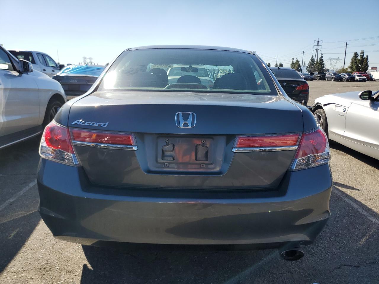 Photo 5 VIN: 1HGCP2E35BA120415 - HONDA ACCORD 