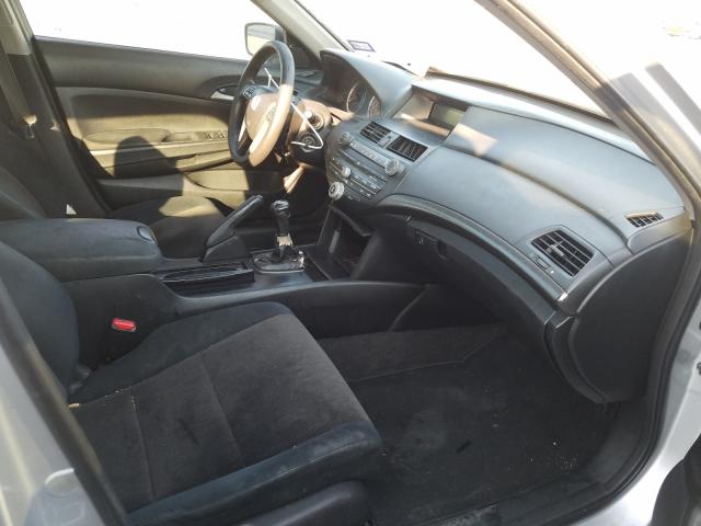 Photo 4 VIN: 1HGCP2E48AA015083 - HONDA ACCORD LXP 