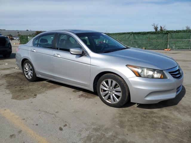 Photo 3 VIN: 1HGCP2E74BA151013 - HONDA ACCORD 