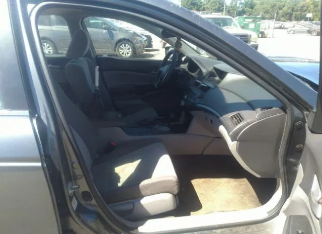 Photo 4 VIN: 1HGCP2F30AA053364 - HONDA ACCORD SDN 