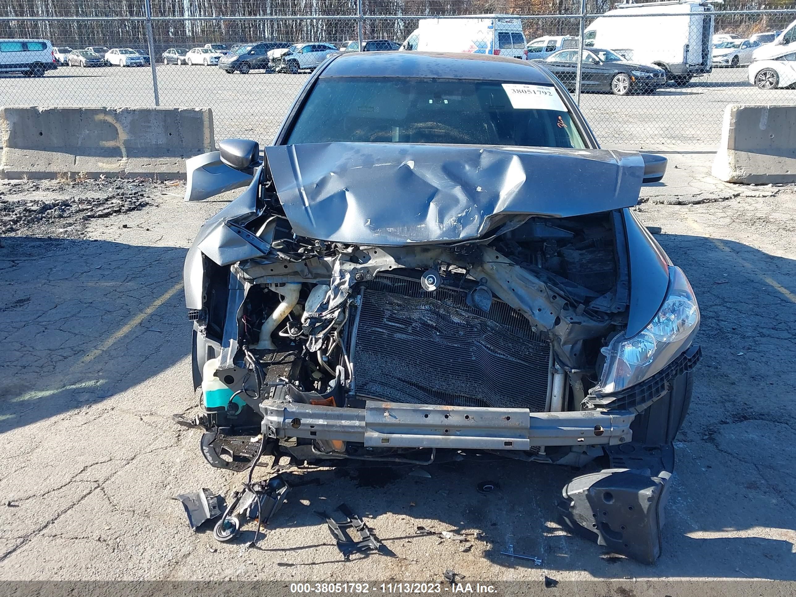 Photo 12 VIN: 1HGCP2F30AA067250 - HONDA ACCORD 