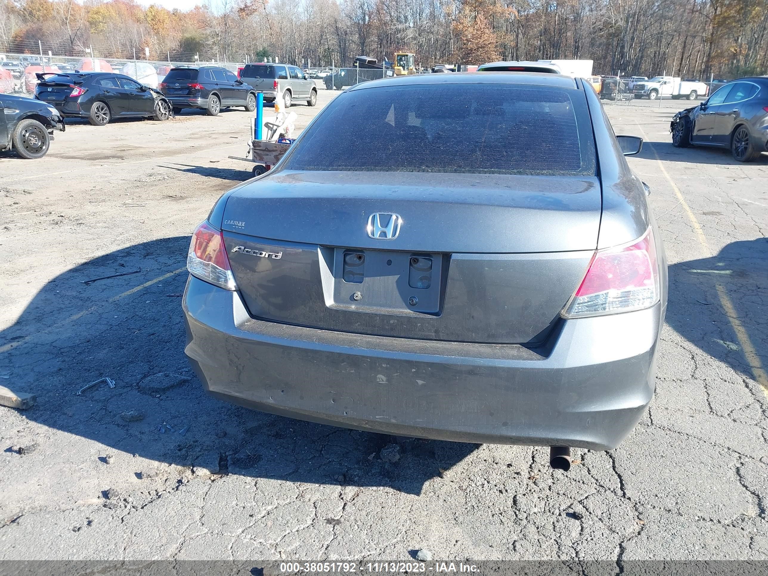 Photo 16 VIN: 1HGCP2F30AA067250 - HONDA ACCORD 