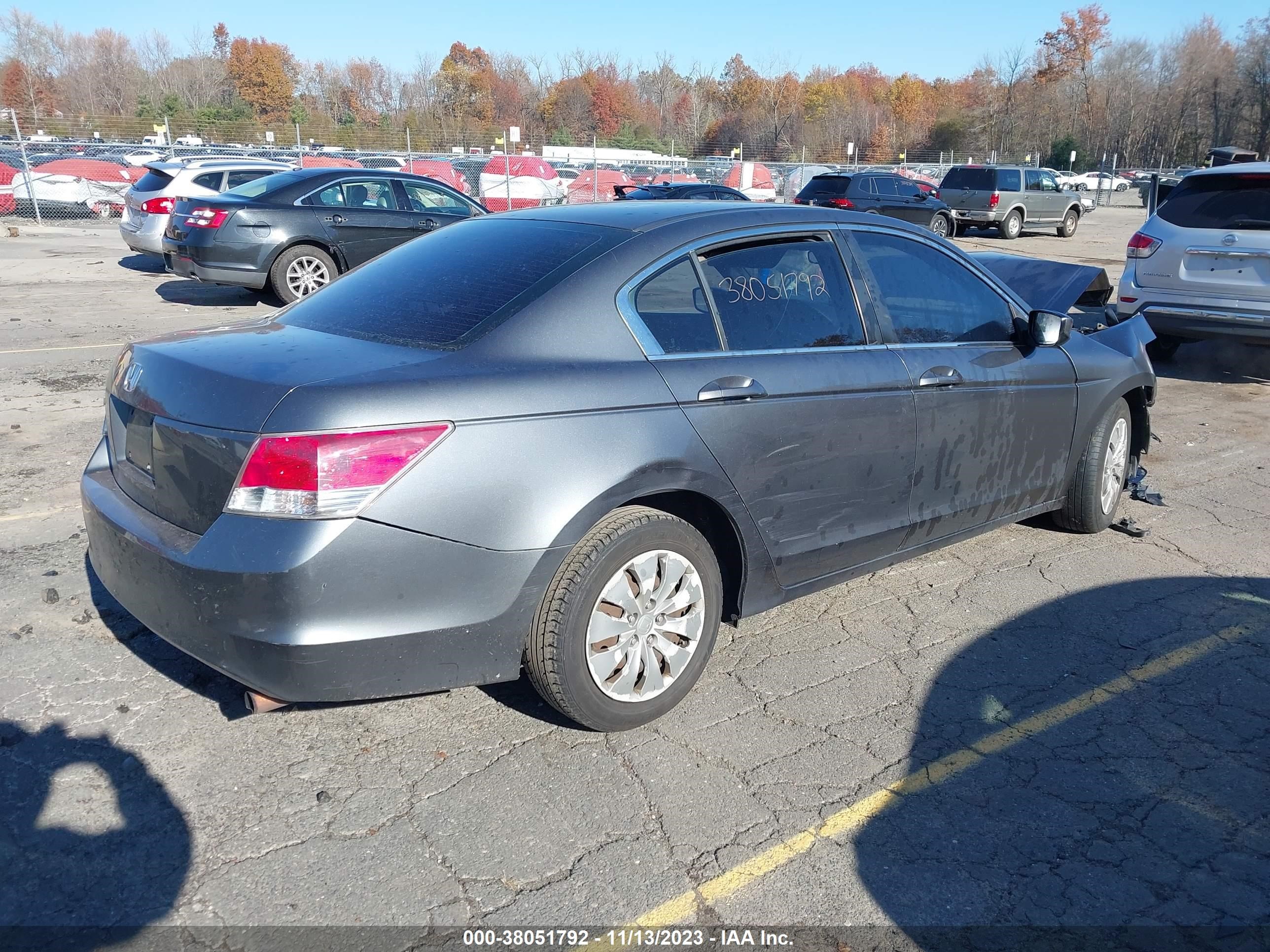 Photo 3 VIN: 1HGCP2F30AA067250 - HONDA ACCORD 