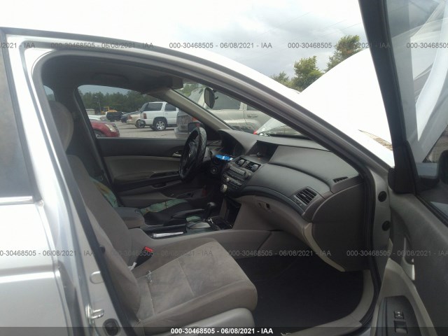 Photo 4 VIN: 1HGCP2F30AA078409 - HONDA ACCORD SDN 