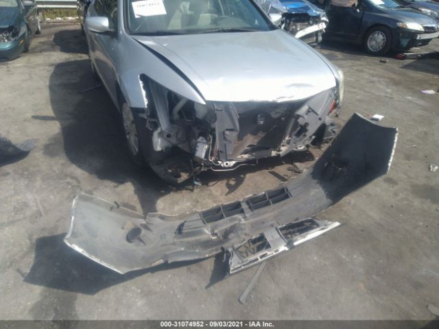 Photo 5 VIN: 1HGCP2F30AA086218 - HONDA ACCORD SDN 