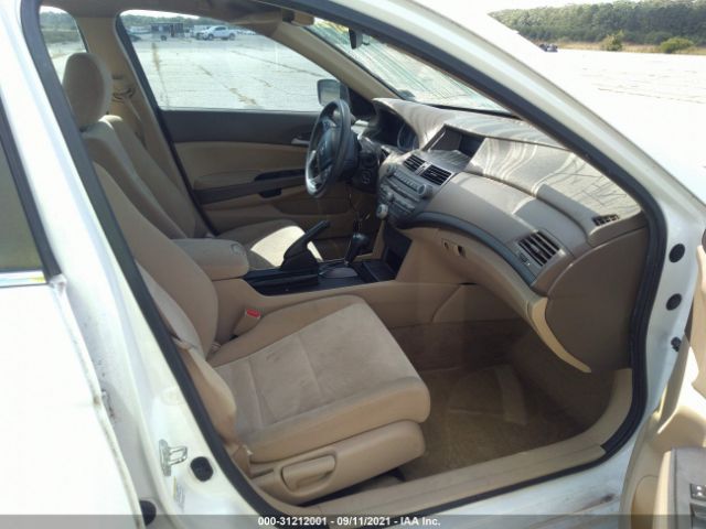 Photo 4 VIN: 1HGCP2F30AA087837 - HONDA ACCORD SDN 